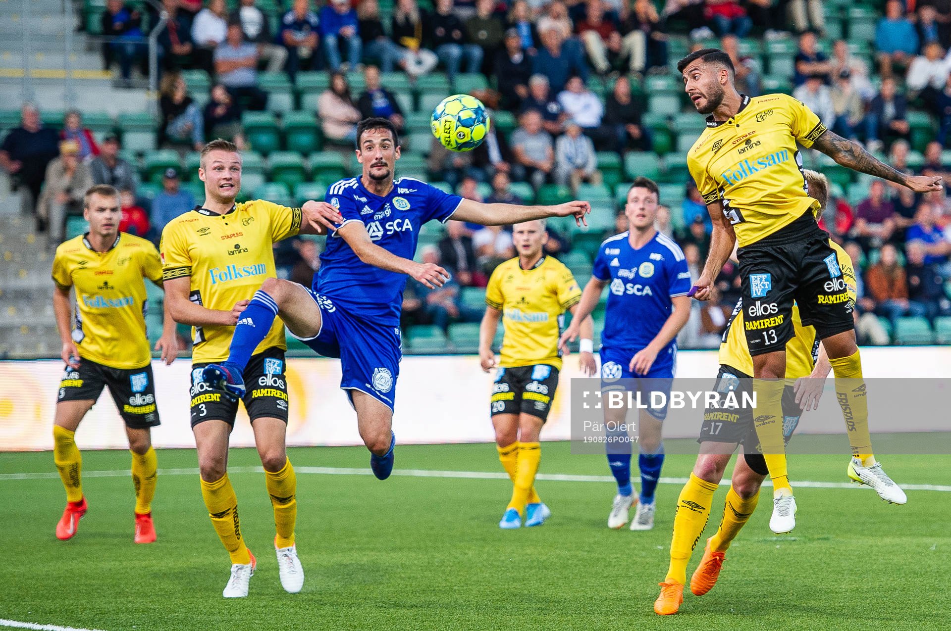 Elfsborgs Stian Rode Gregersen och Sundsvalls Pol Moreno