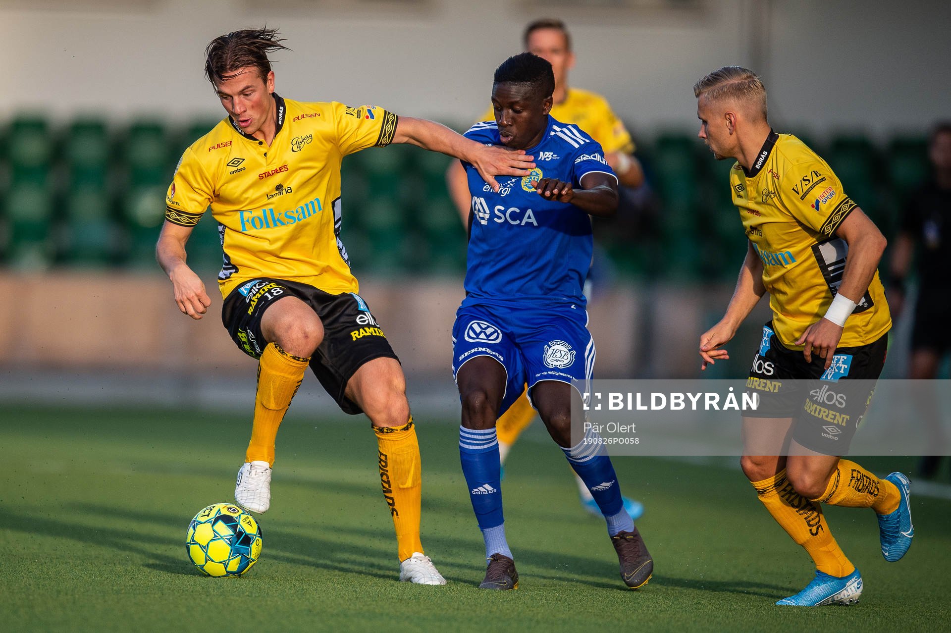 Elfsborgs Simon Olsson och Sundsvalls Pa Konate