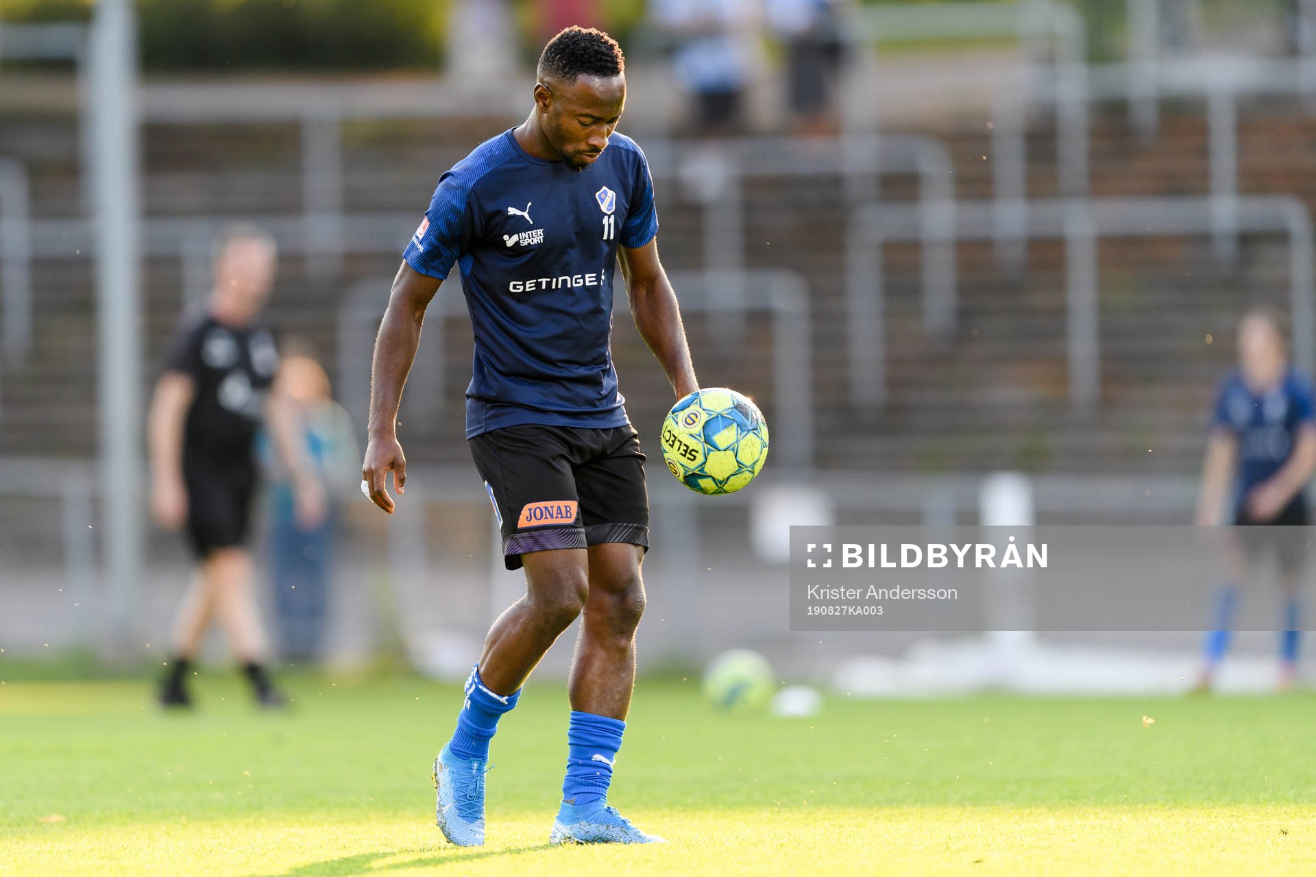 Halmstads Sadat Karim före fotbollsmatchen i Superettan