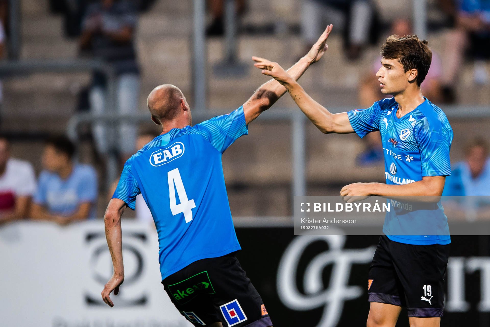 Halmstads Andreas Johansson och Rasmus Wiedsheim-Paul jublar efter 1-2 under fotbollsmatchen i Superettan mellan Halmstad och Jönköping den 27 augusti 2019 i Halmstad.