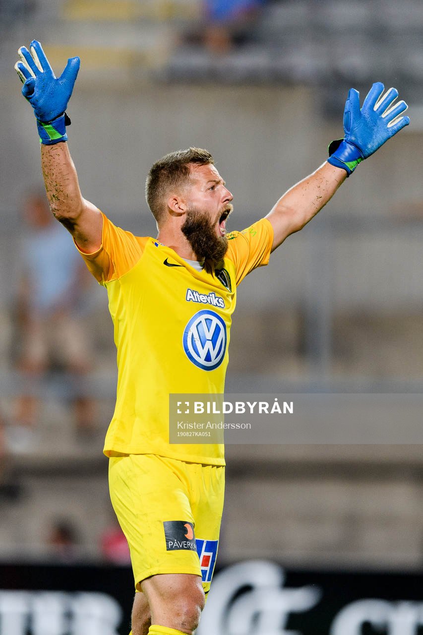 Jönköpings målvakt Frank Pettersson jublar