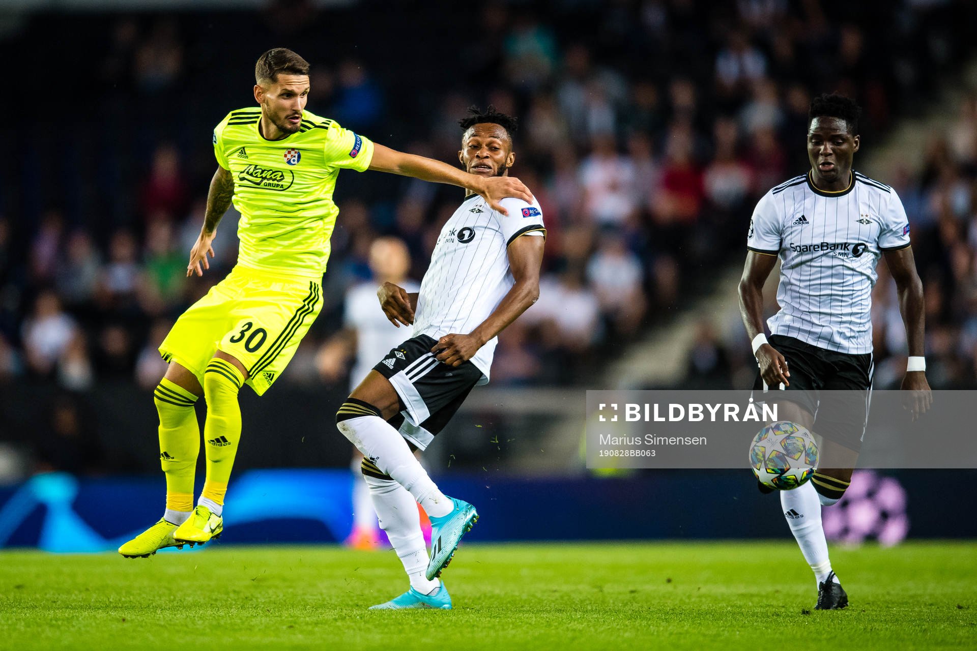 Petar Stojanovic of Dinamo Zagreb and Samuel Adeniyi
