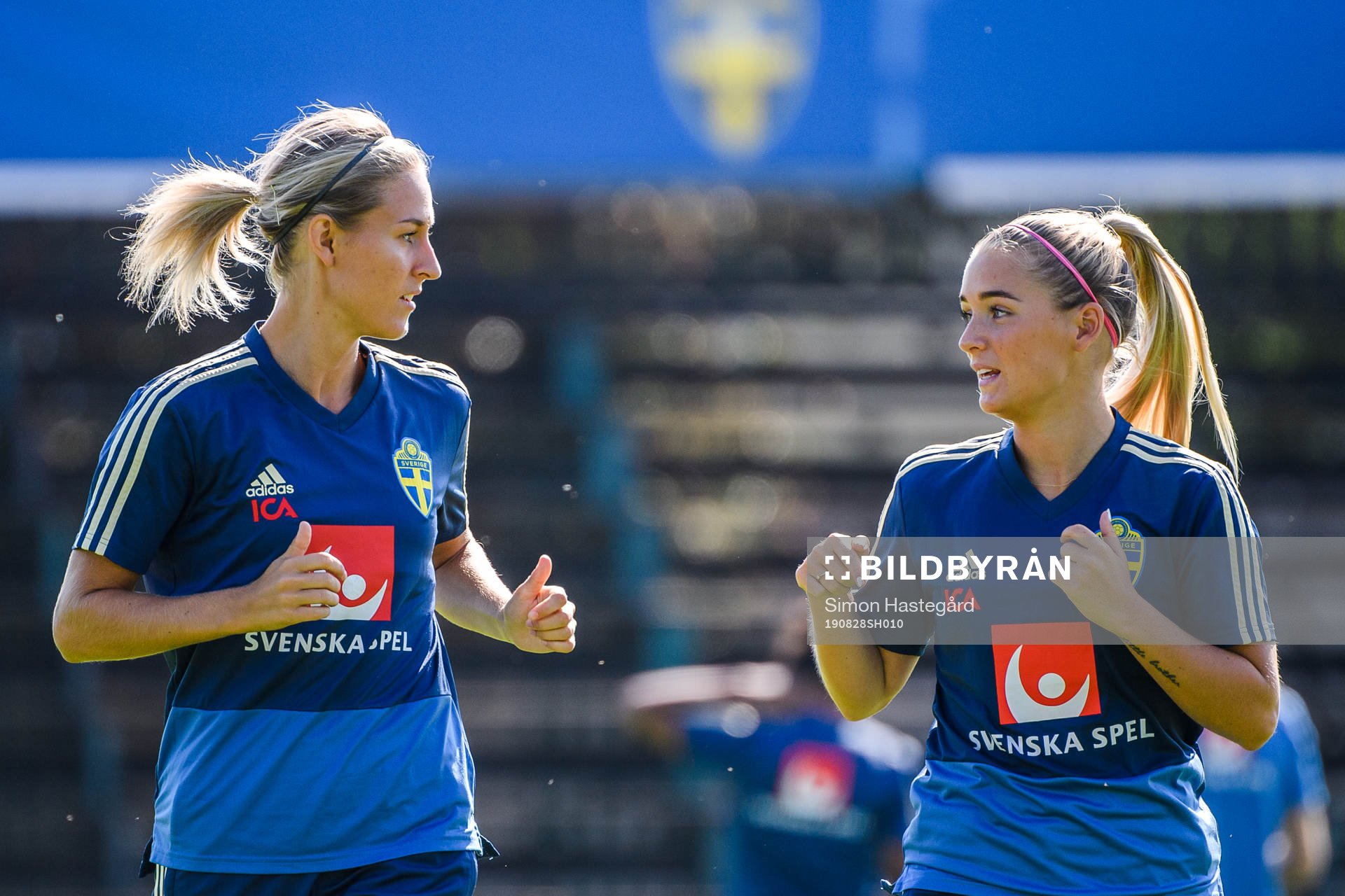 Emma Kullberg and Ronja Aronsson of the Swedish national