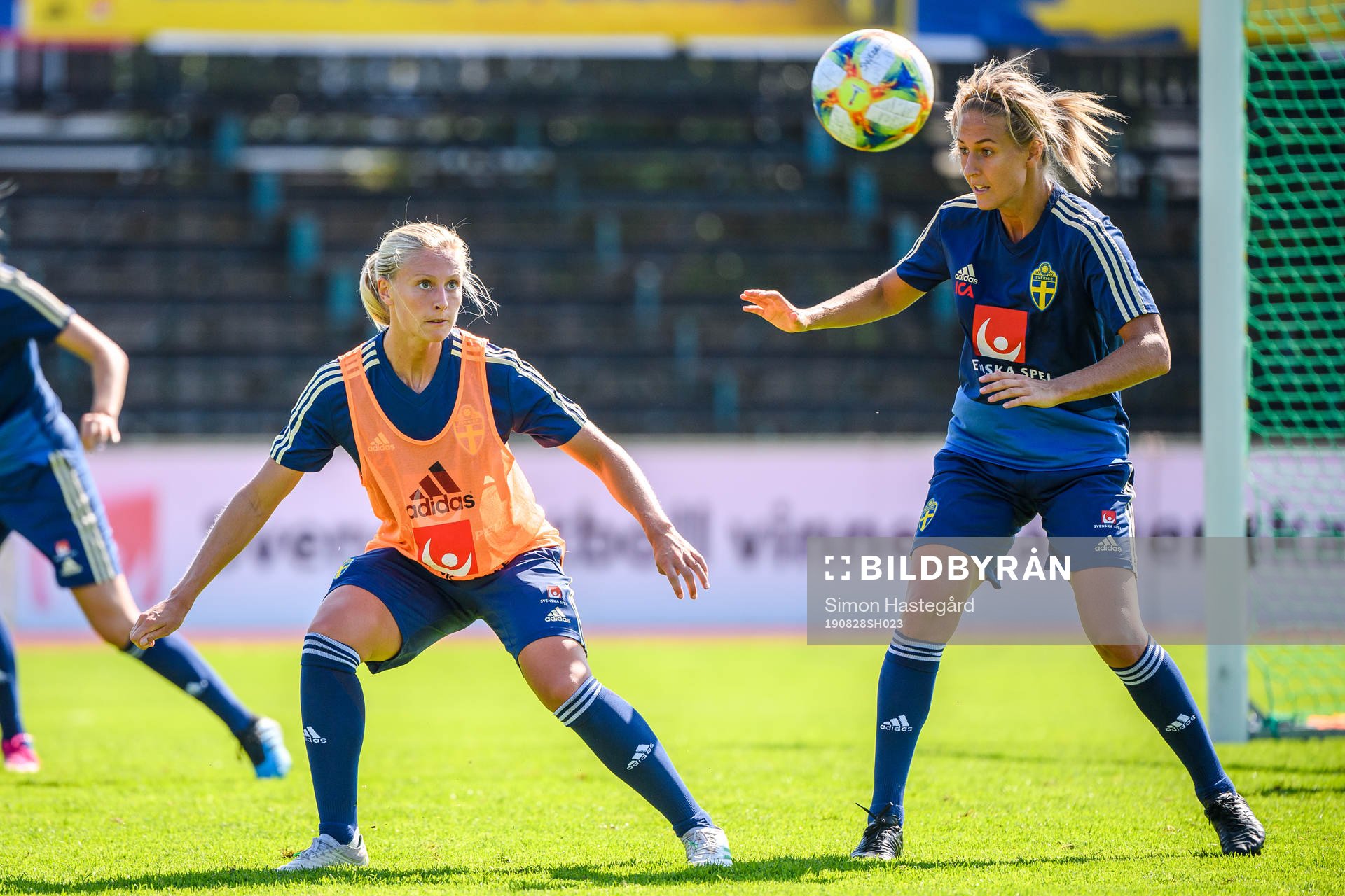 Rebecka Blomqvist and Emma Kullberg of the Swedish national