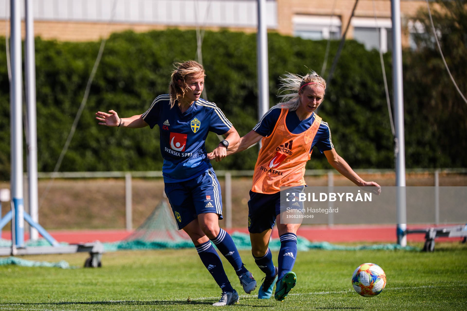 Anna Anvegård and Amanda Ilestedt of the Swedish national