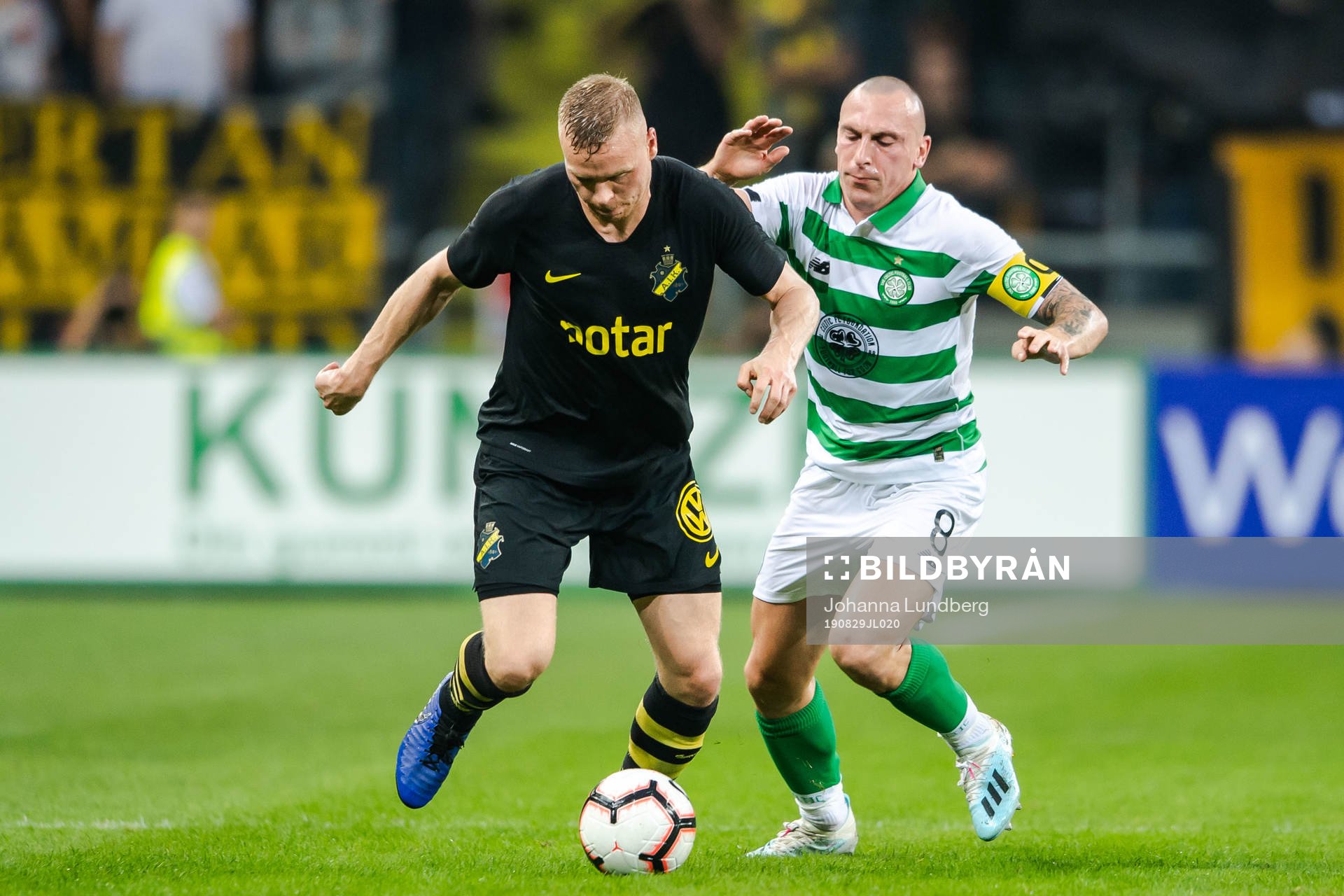 Kolbeinn Sigthorsson of AIK and Scott Brown of Celtic