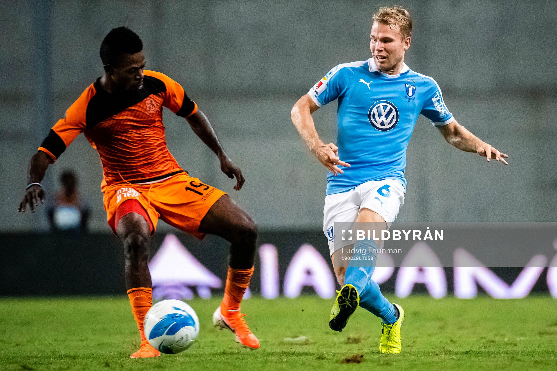 Ismaila Soro of Bnei Yehuda and Oscar Lewicki of Malmö FF