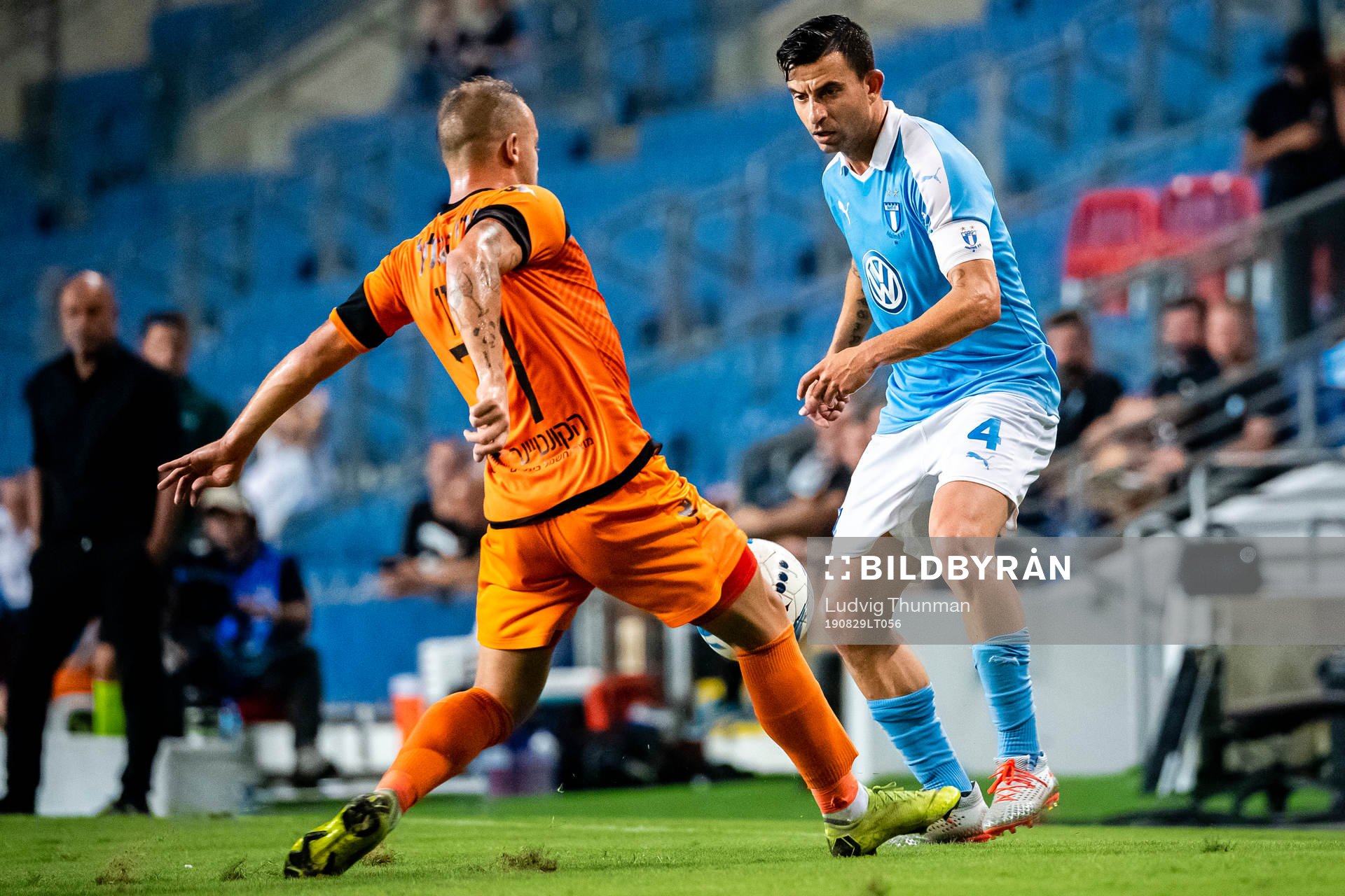 Shimshon Tsaadon of Bnei Yehuda and Behrang Safari of