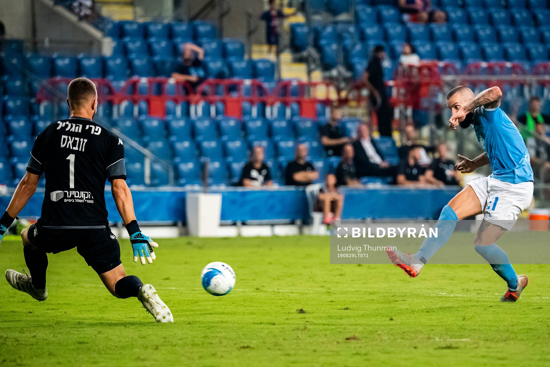 Goalkeeper Emilijus Zubas of Bnei Yehuda and Guillermo