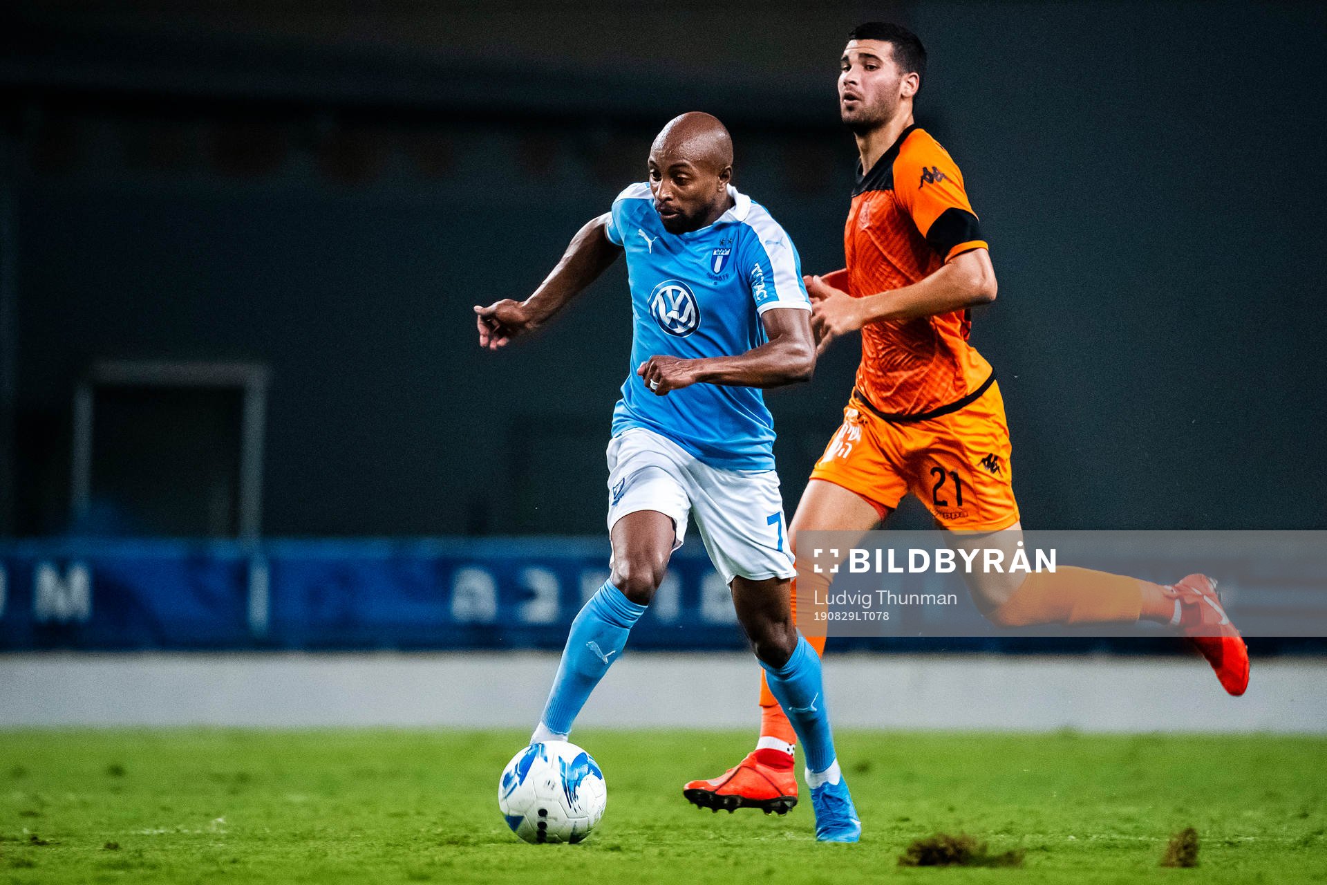 Fouad Bachirou of Malmö FF and Tambi Sagas of Bnei Yehuda