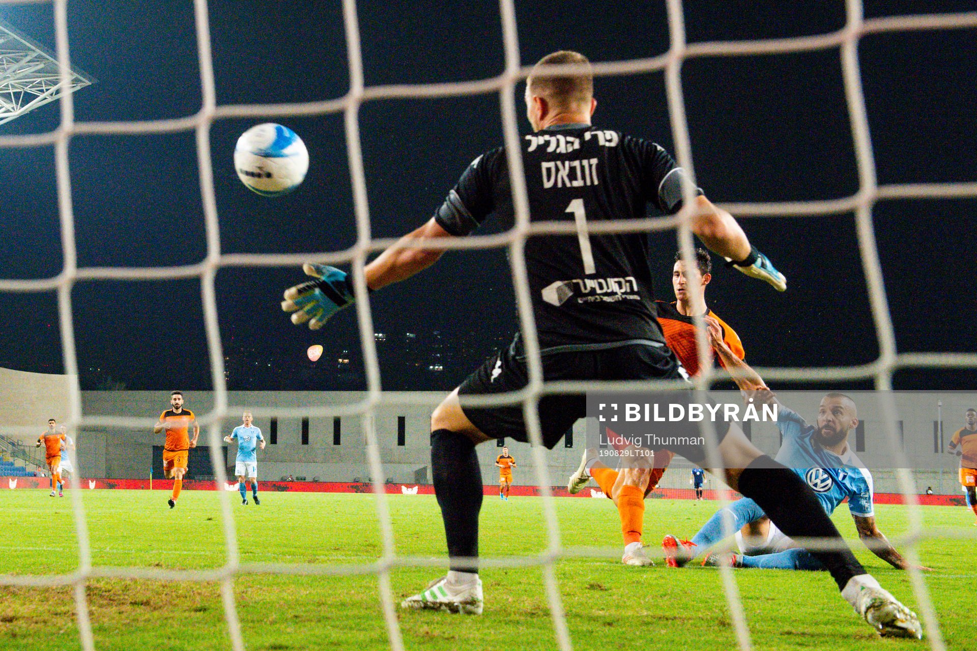 Guillermo Molins scores 0-1 behind goalkeeper Emilijus
