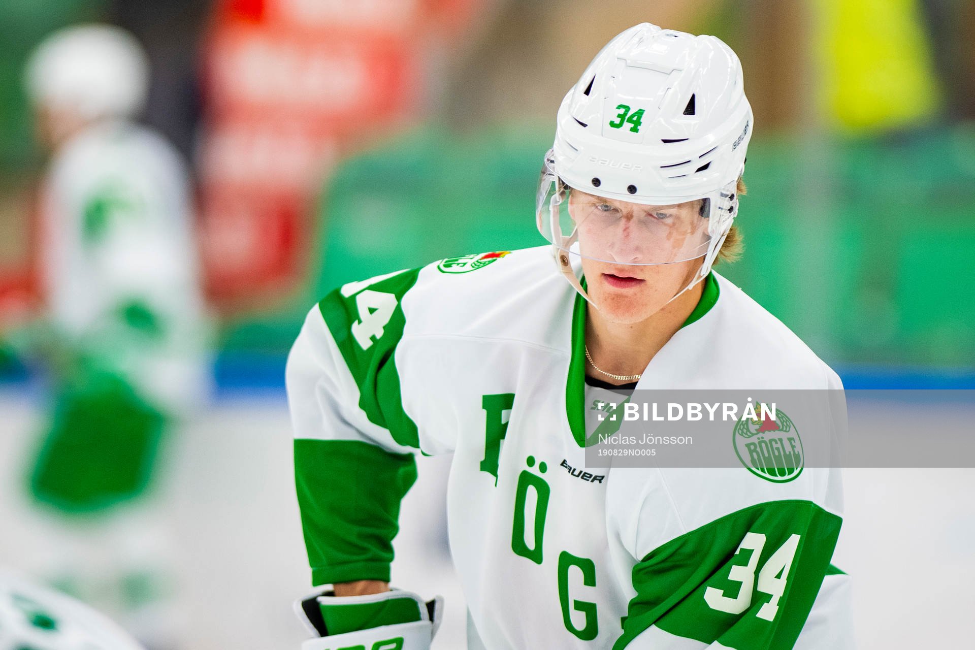 Rögles  Adam Edström innan en träningsmatch i ishockey