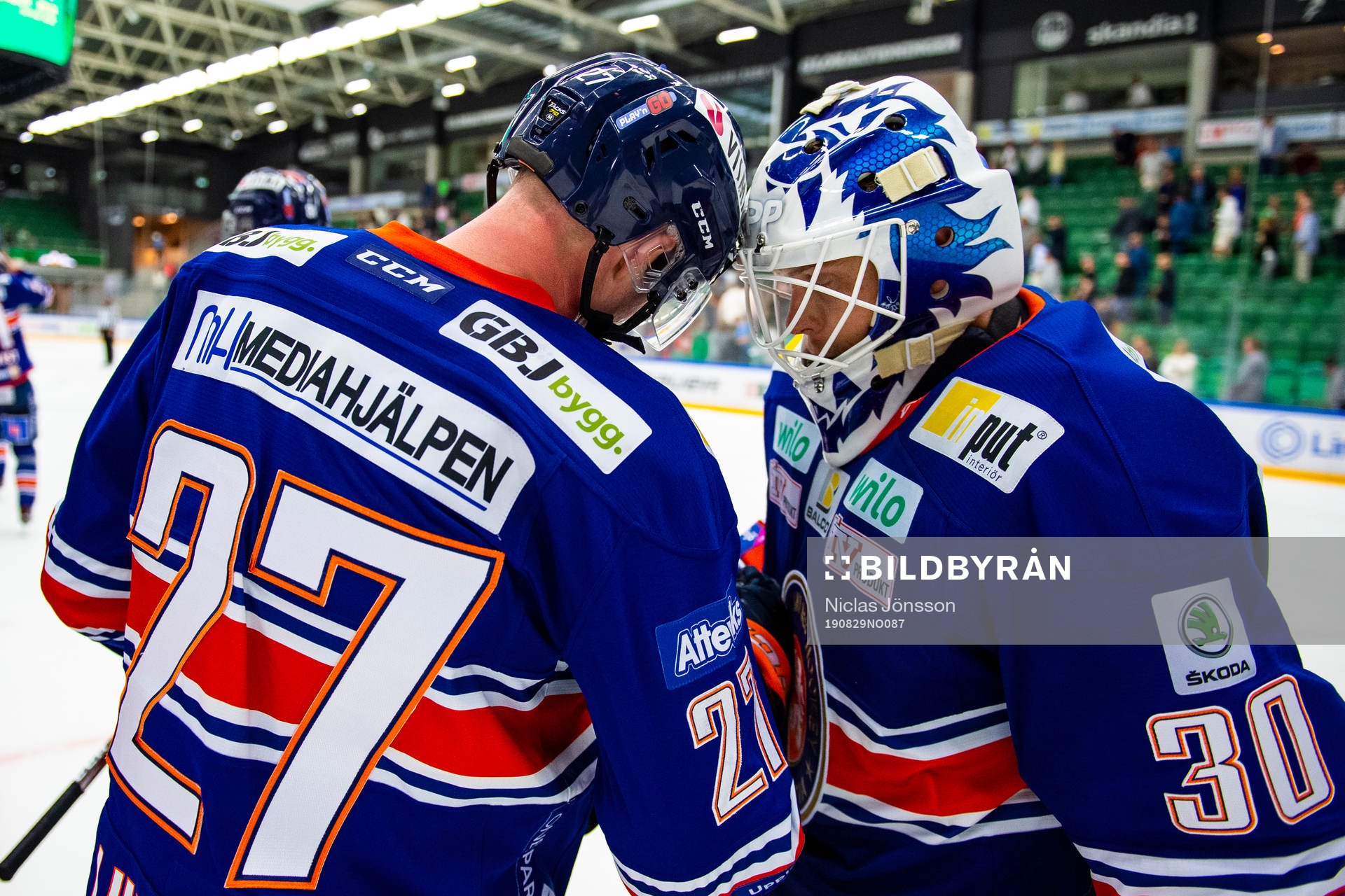 Växjös målvakt Viktor Fasth och Martin Lundberg  jublar