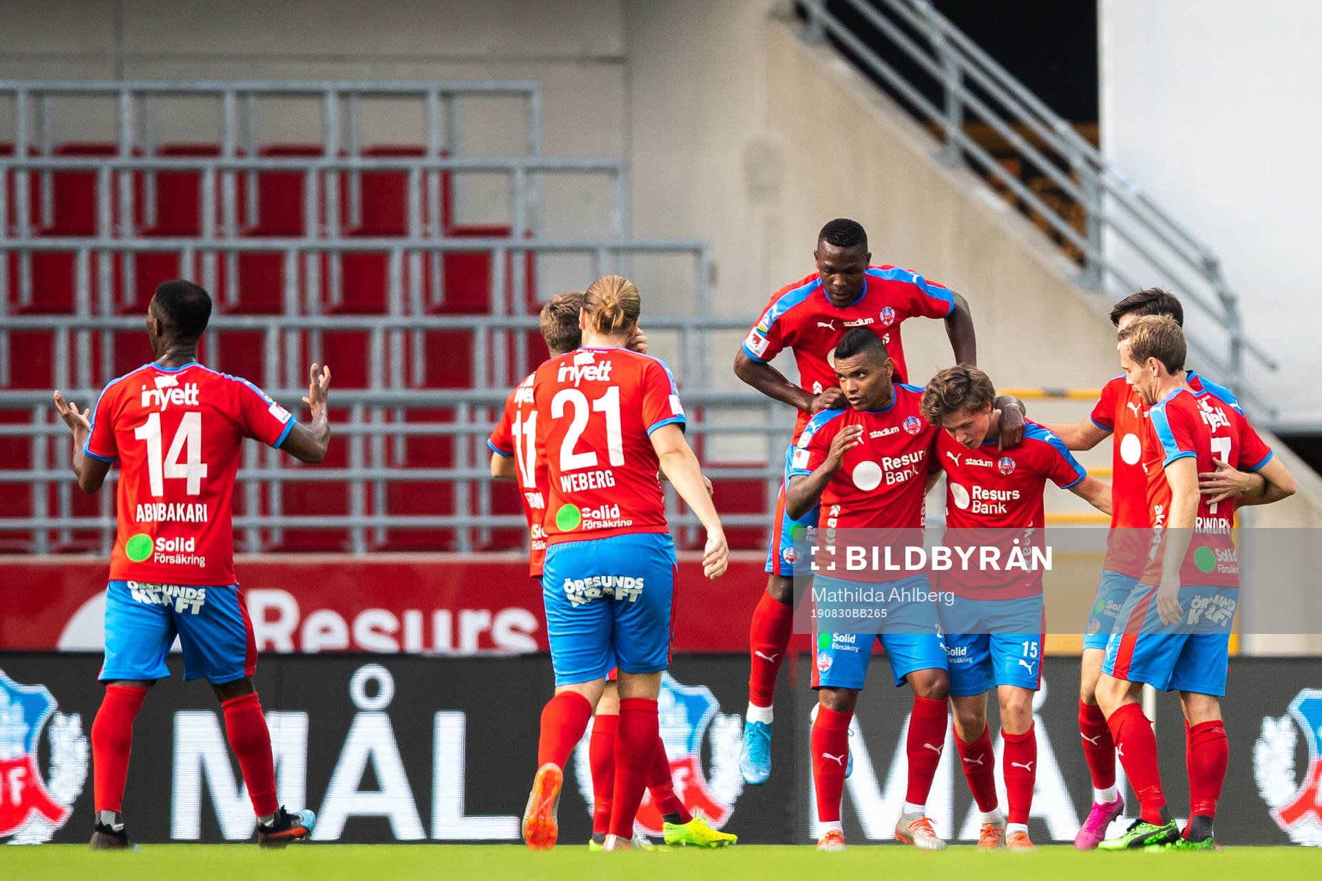 Helsingborgs Max Svensson jublar med lagkamrater