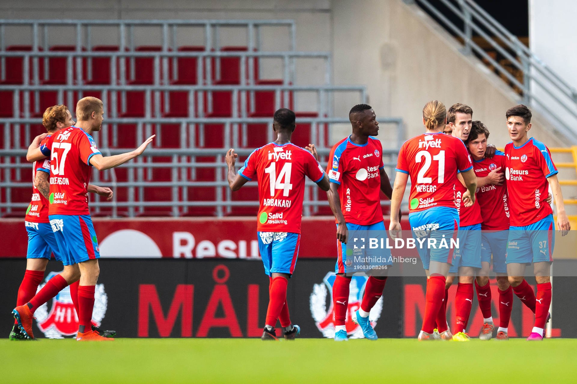 Helsingborgs Max Svensson jublar med lagkamrater