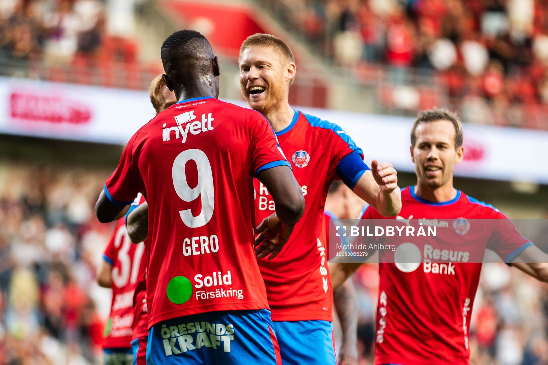 Helsingborgs Markus Holgersson jublar med Alhaji Gero
