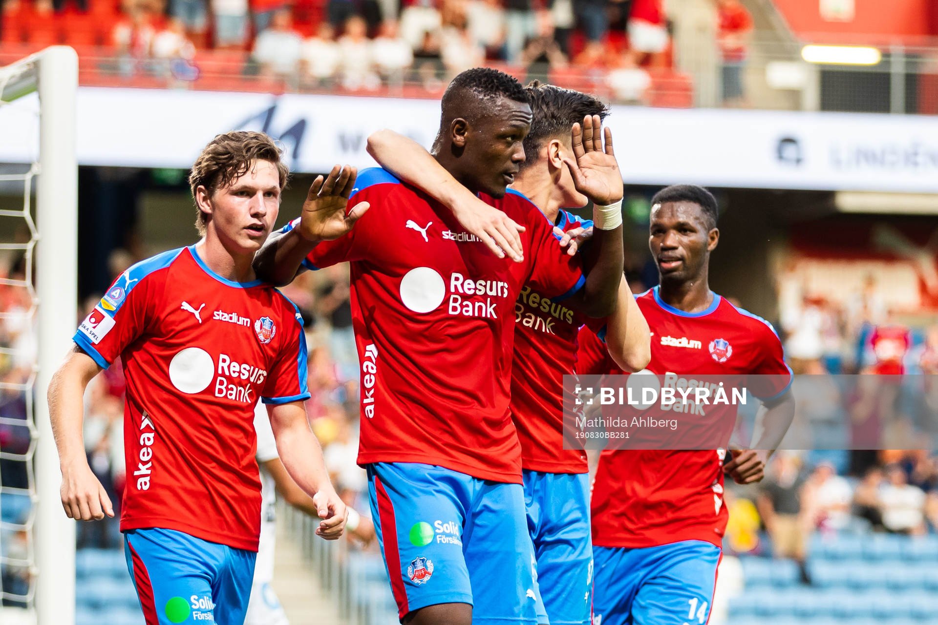 Helsingborgs Alhaji Gero jublar med lagkamrater efter 2-0 under fotbollsmatchen i Allsvenskan mellan Helsingborg och Östersund den 30 augusti 2019 i Helsingborg .