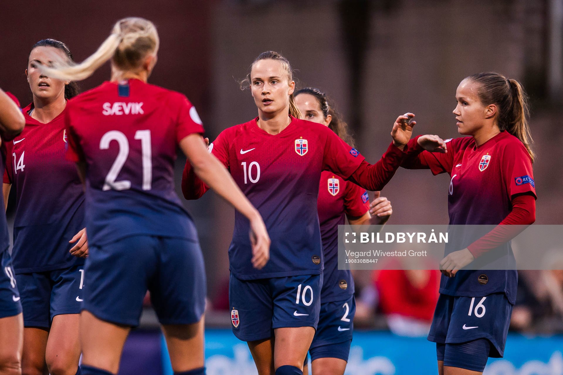 Caroline Graham Hansen celebrate with Guro Reiten of Norway