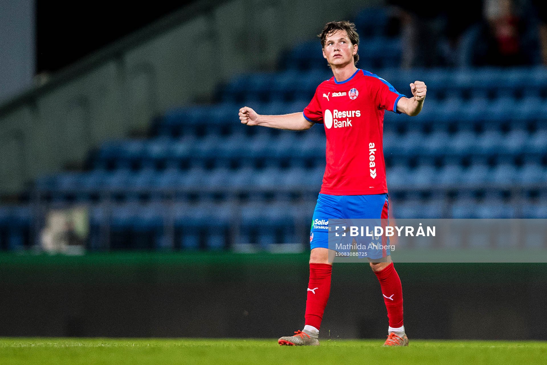 Helsingborgs Max Svensson jublar efter fotbollsmatchen i Allsvenskan mellan Helsingborg och Östersund den 30 augusti 2019 i Helsingborg .