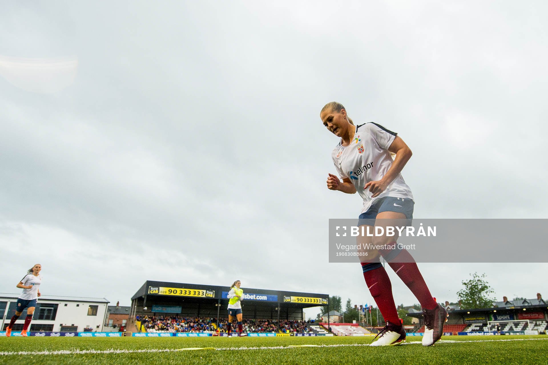 Lisa-Marie Karlseng Utland of Norway warms up