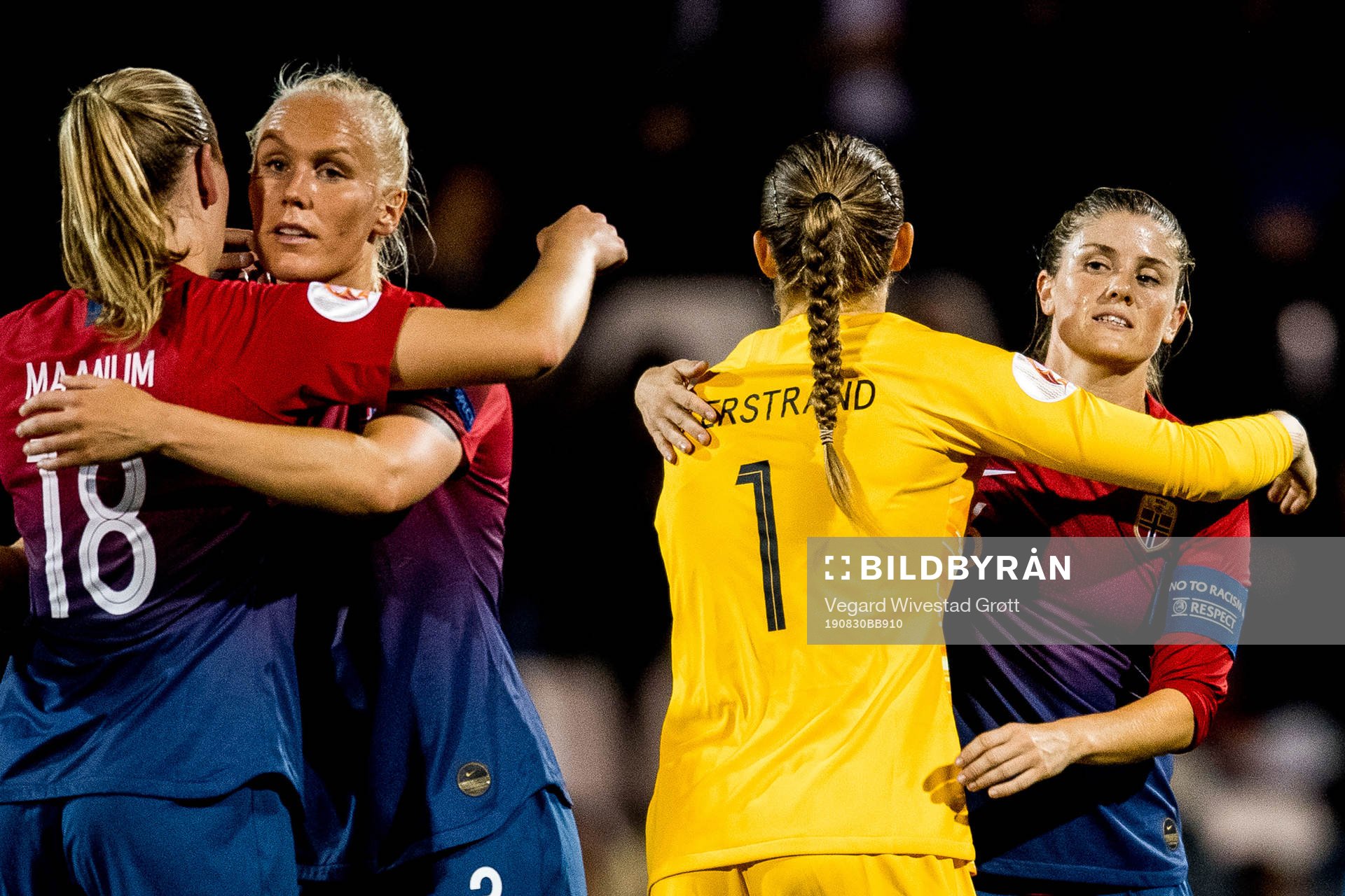 Frida Maanum, Maria Thorisdottir, goalkeeper Cecilie