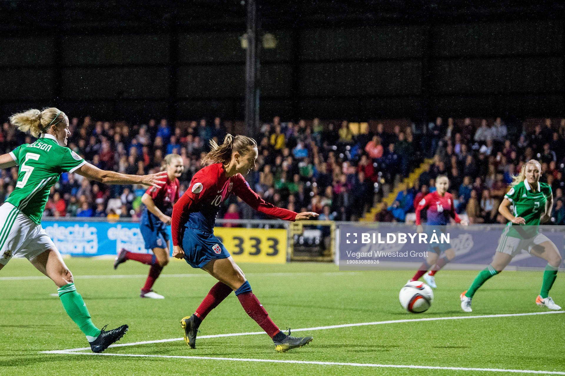 Caroline Graham Hansen of Norway scores 0-3