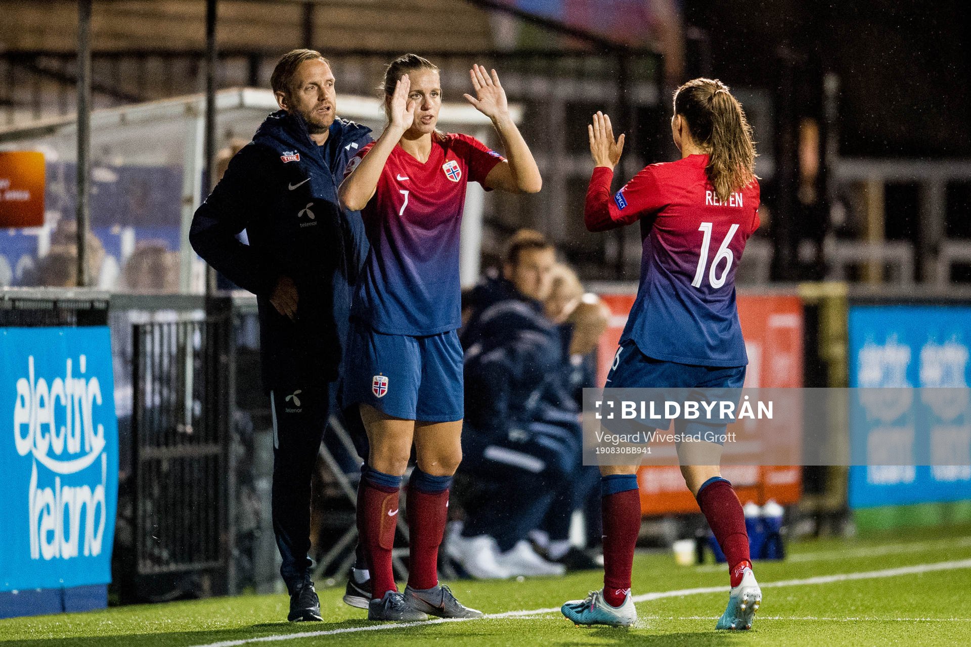 Martin Sjögren, head coach of Norway, substitutes Elise