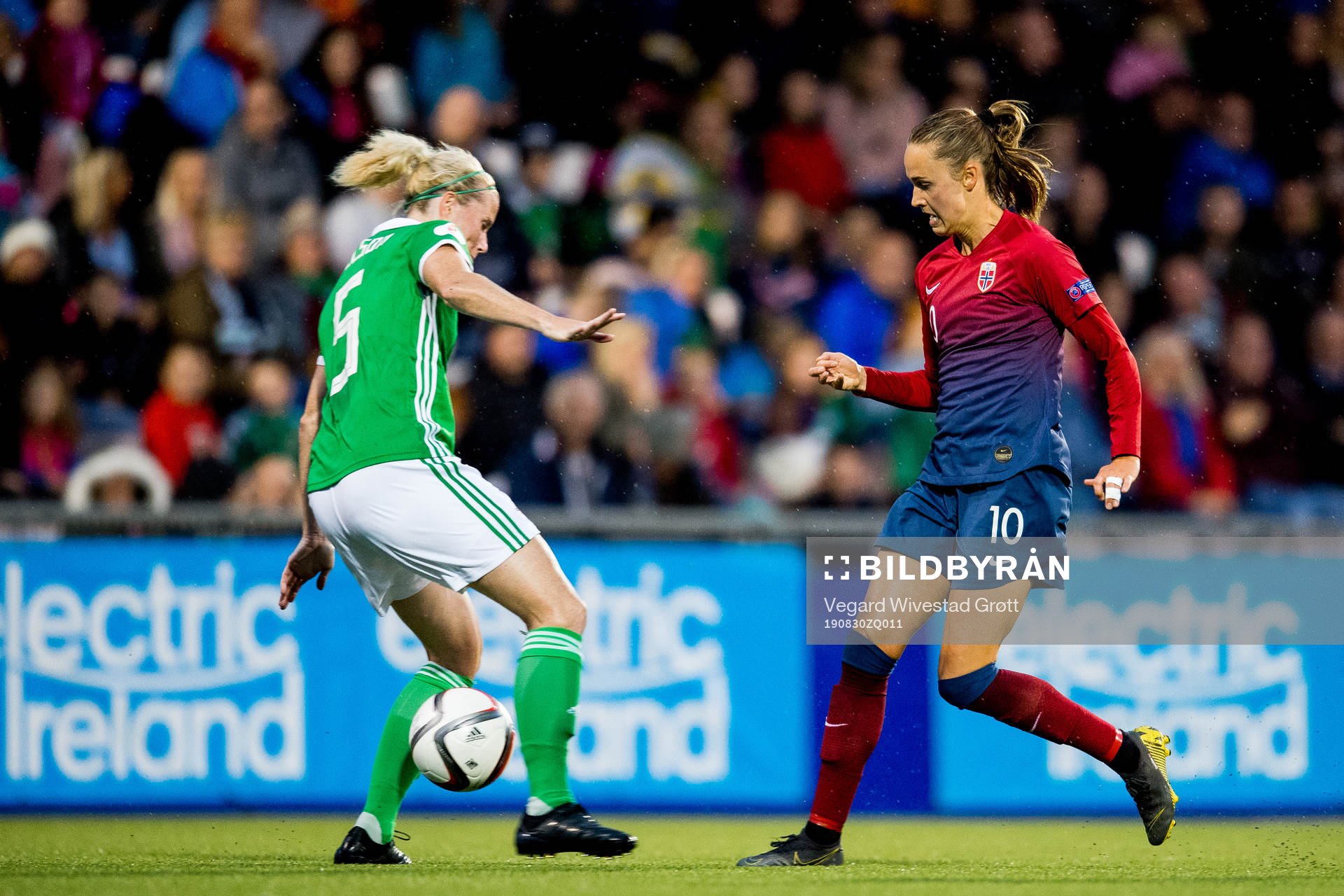 Julie Nelson of Northern Ireland and Caroline Graham Hansen