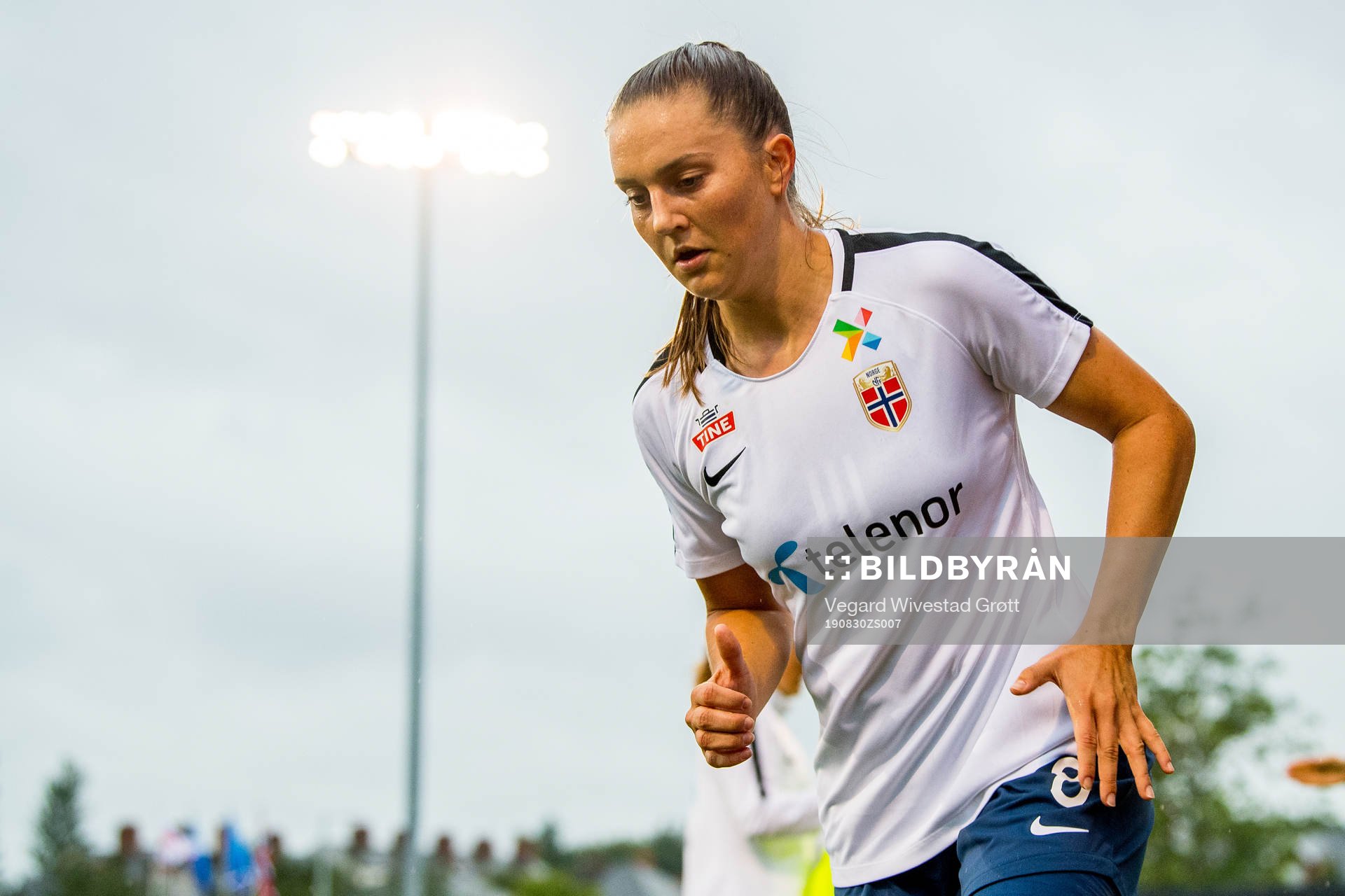 Vilde Bøe Risa of Norway warms up