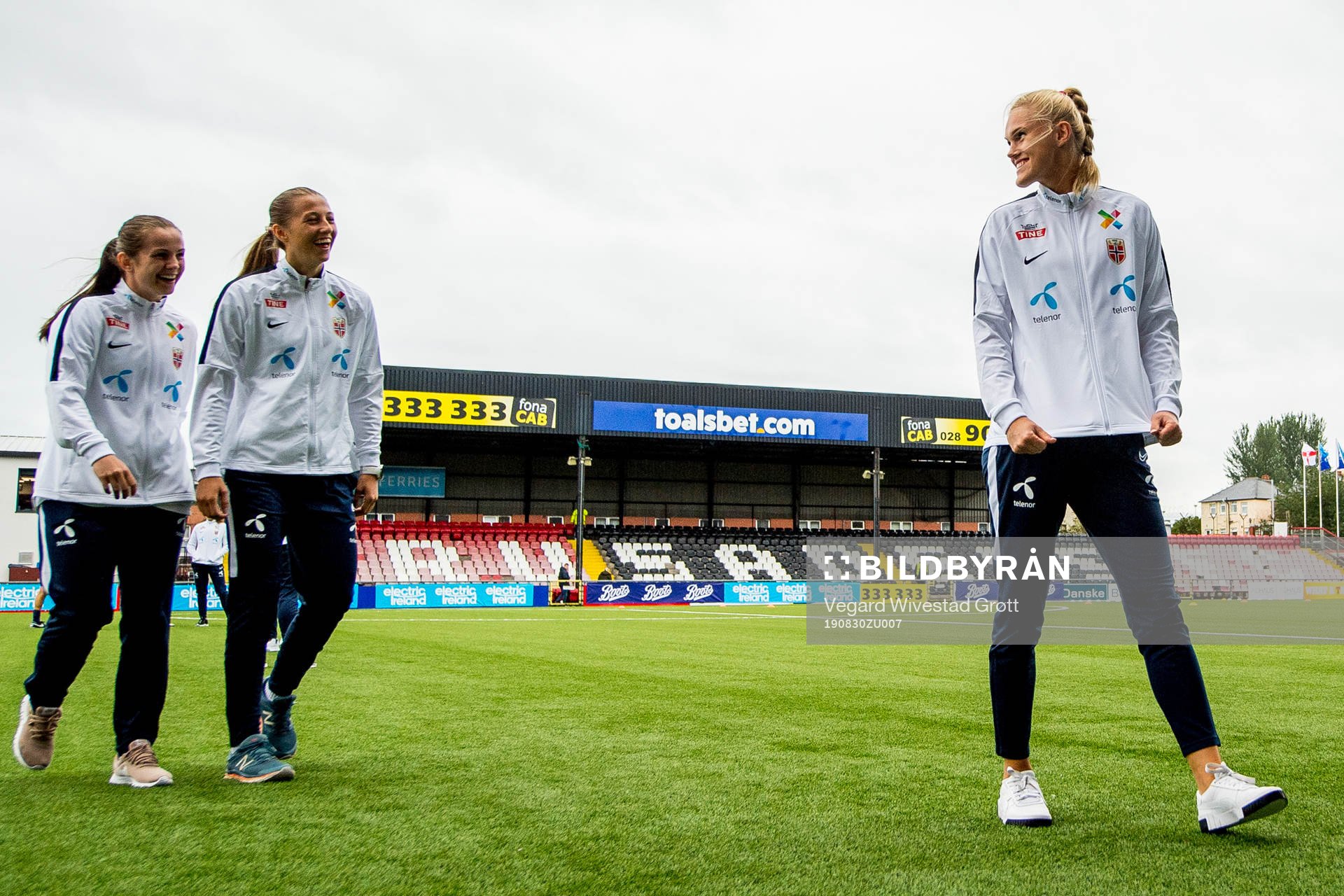 Tuva Hansen, goalkeeper Cecilie Fiskerstrand and Kristine