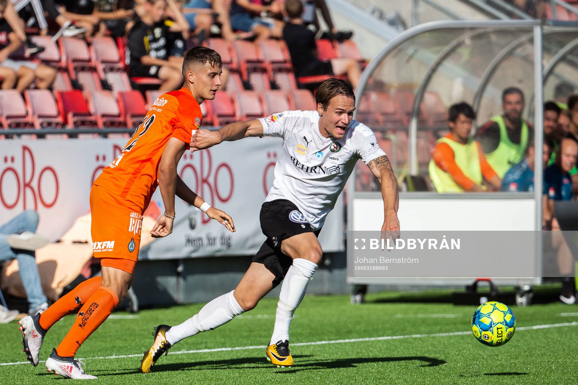 Örebros Viktor Prodell och AFC Eskilstunas Pontus Rödin