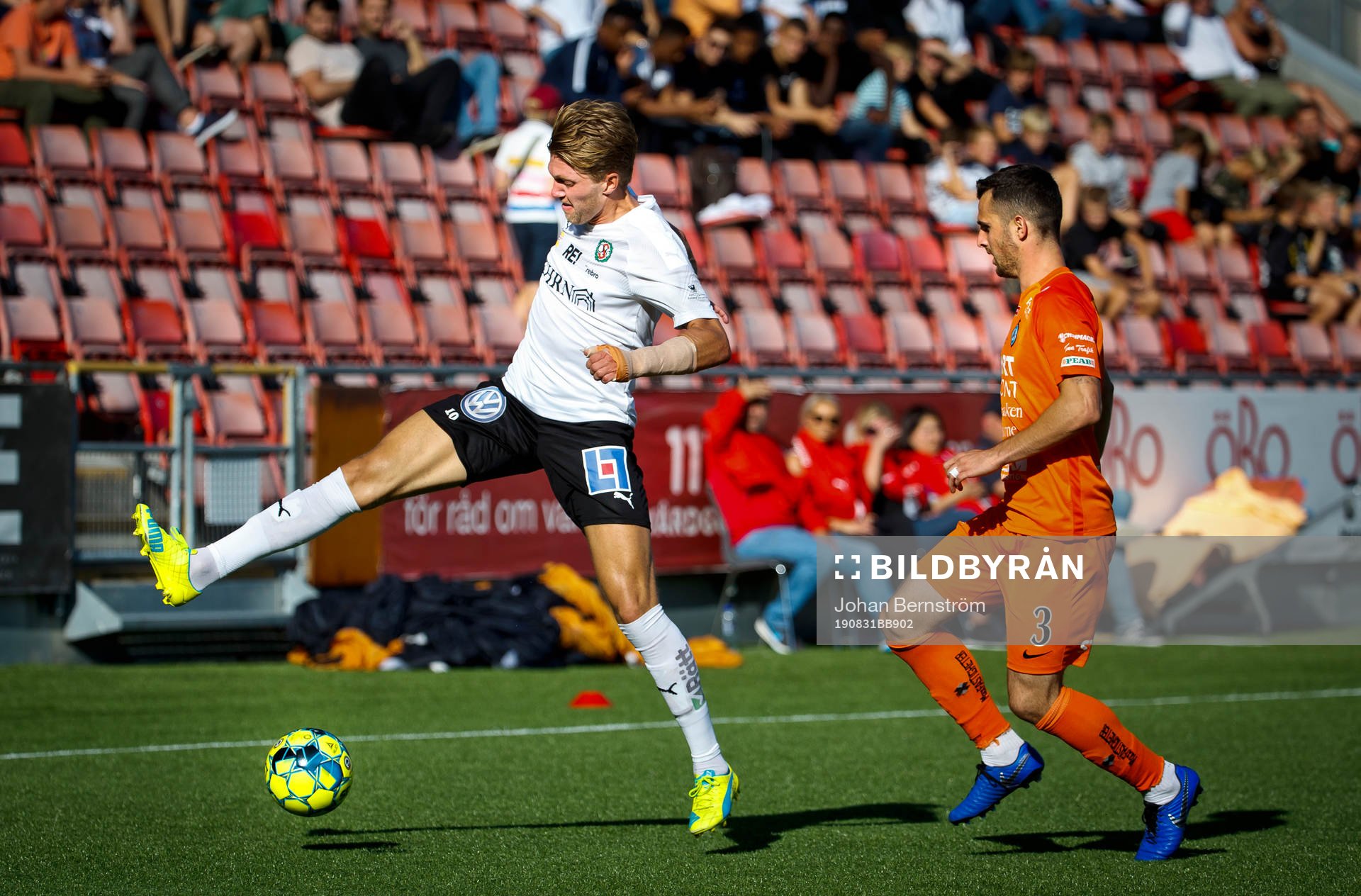 Örebros Martin Broberg och AFC Eskilstunas Kadir Hodzic