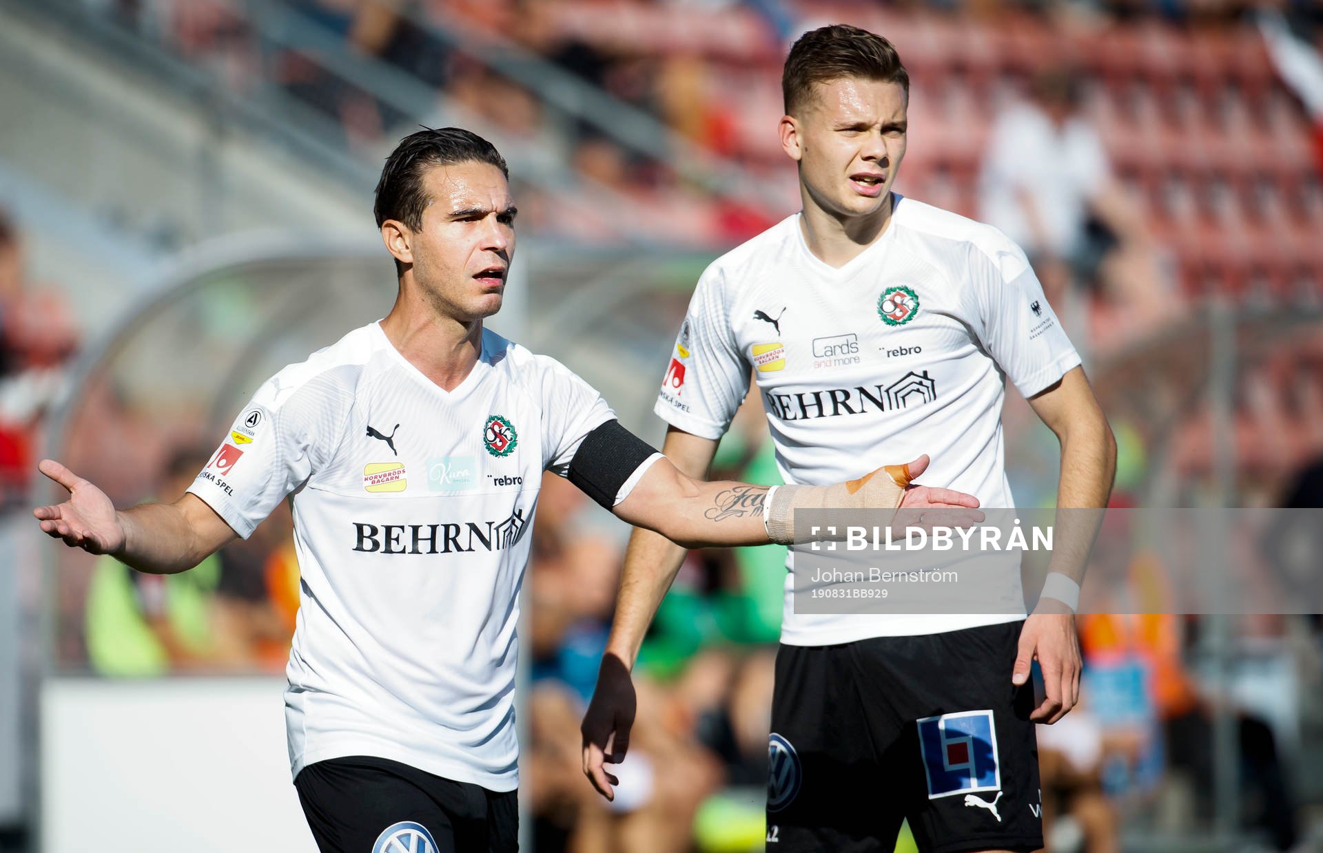 Örebros Nordin Gerzic och Jake Larsson deppar