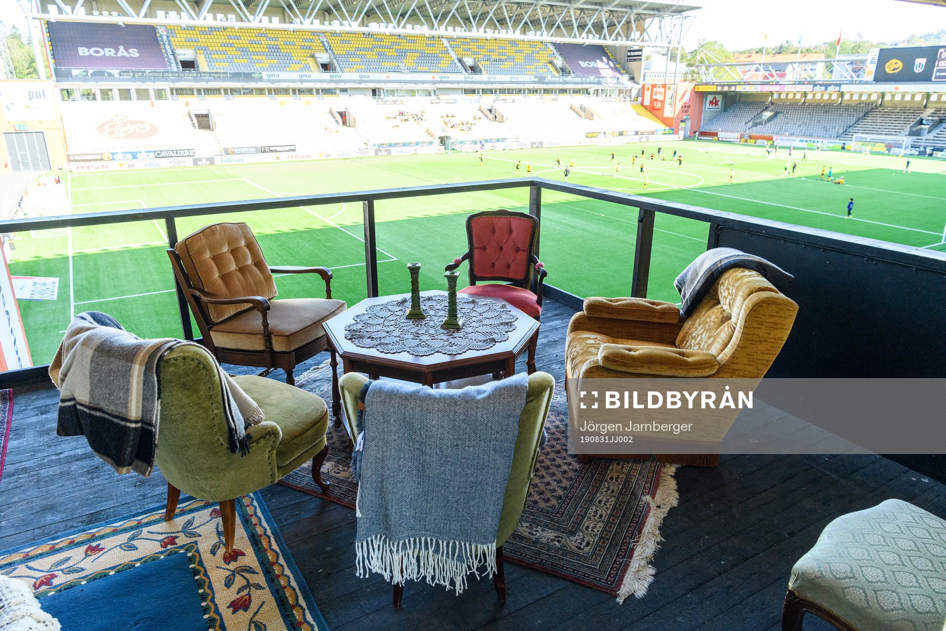Vardagsrummet på Borås arena med utsikt över planen