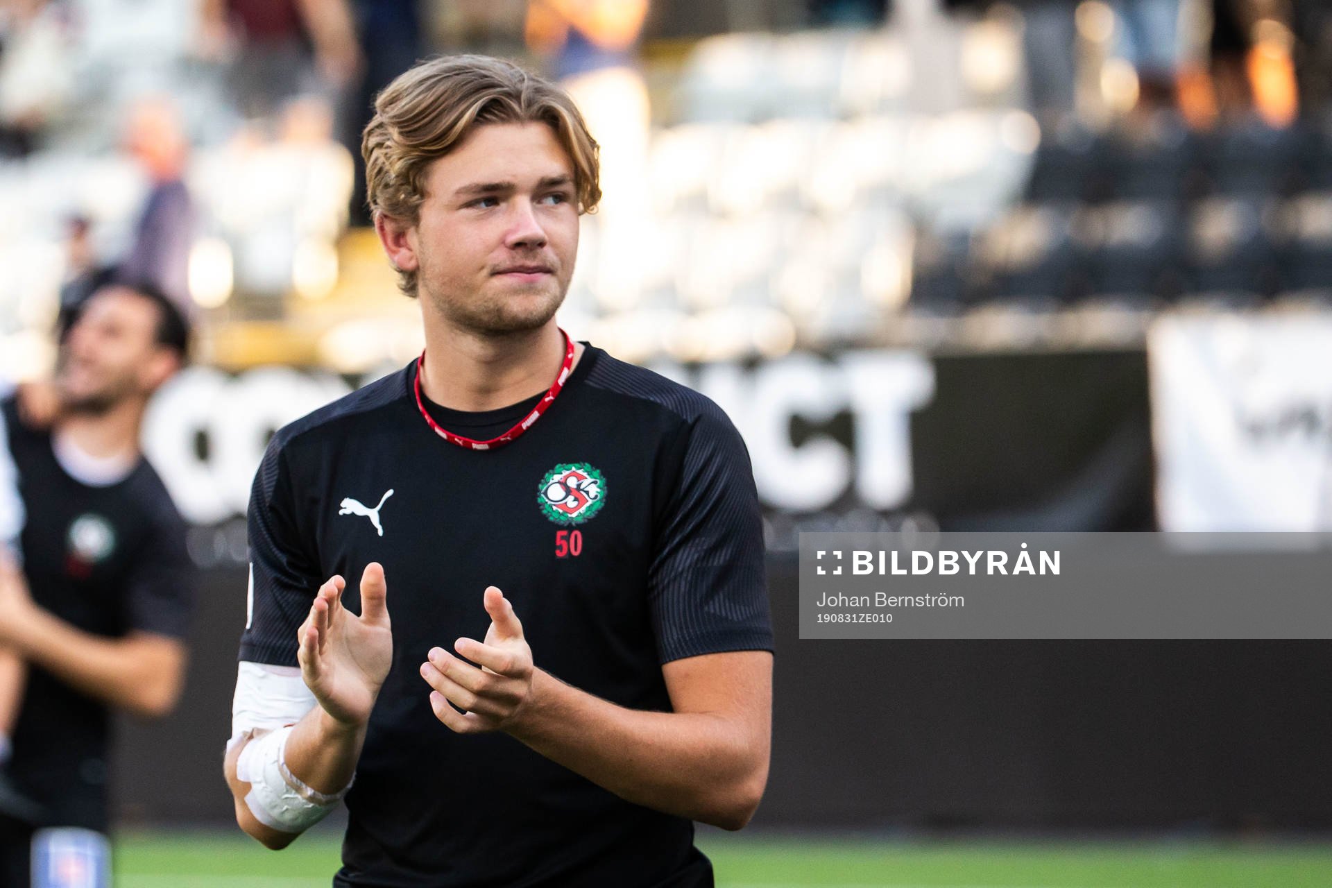 Örebros Niclas Bergmark tackar publiken