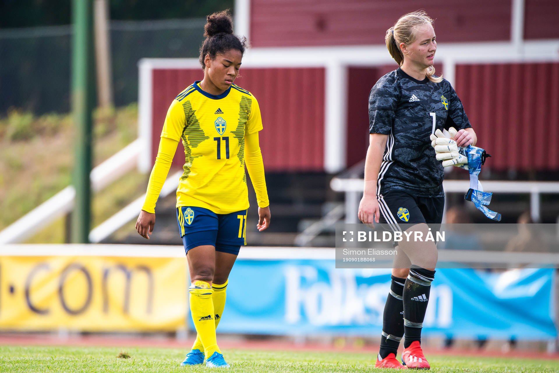 Evelina Duljan and goalkeeper Julia Langörgen of Sweden