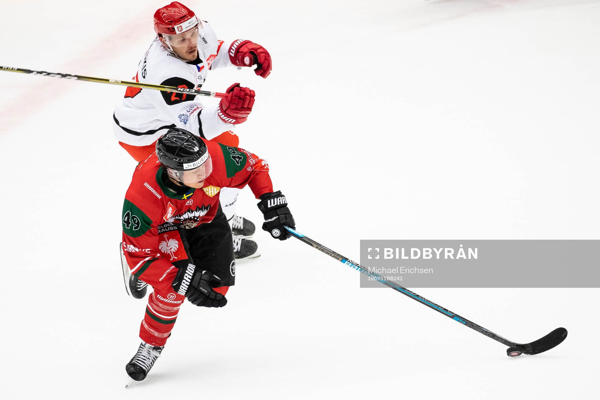 Rhett Rakshani of Frölunda and Oskars Cibulskis of