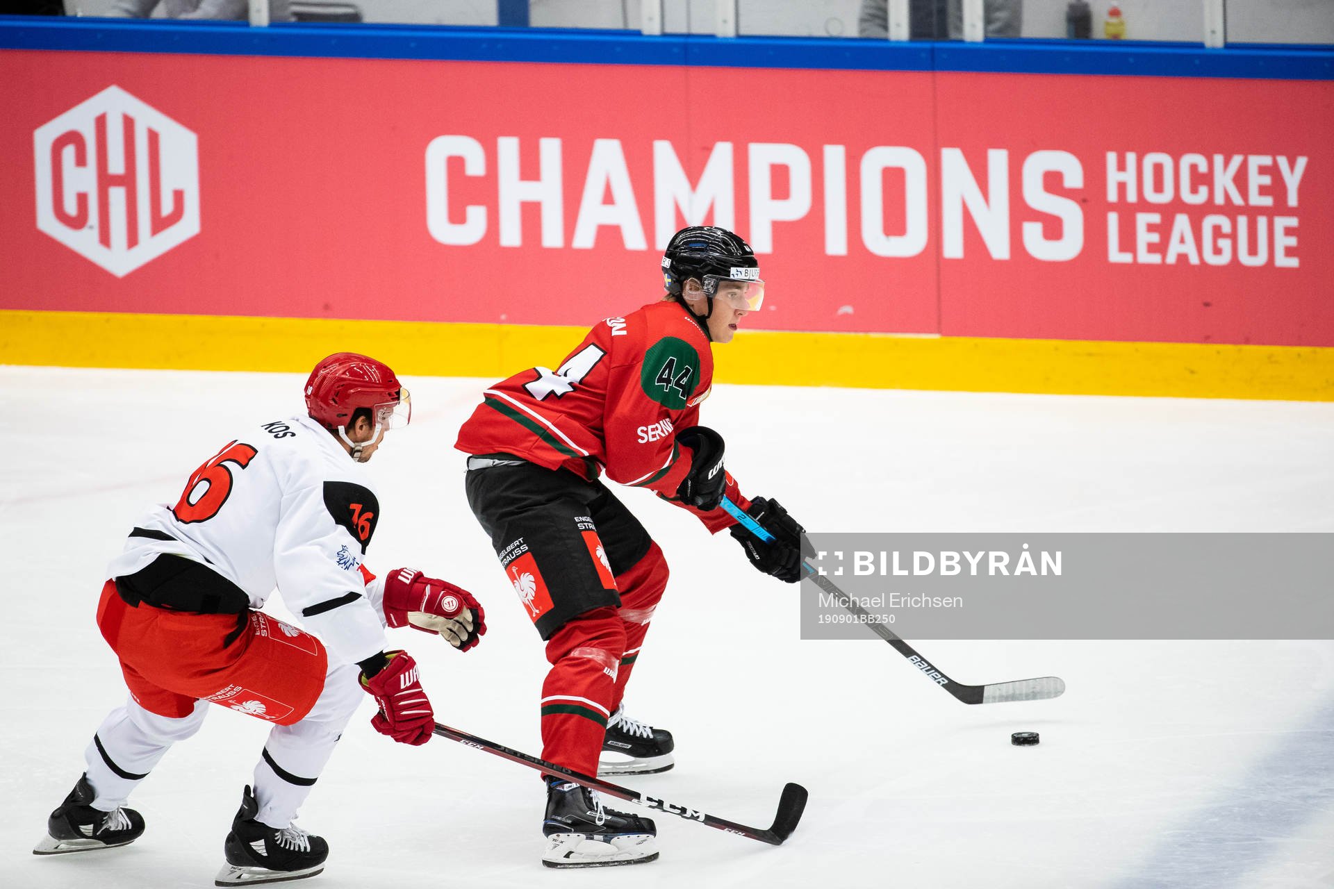 Daniel Rakos of Mountfield and Jacob Peterson of Frölunda