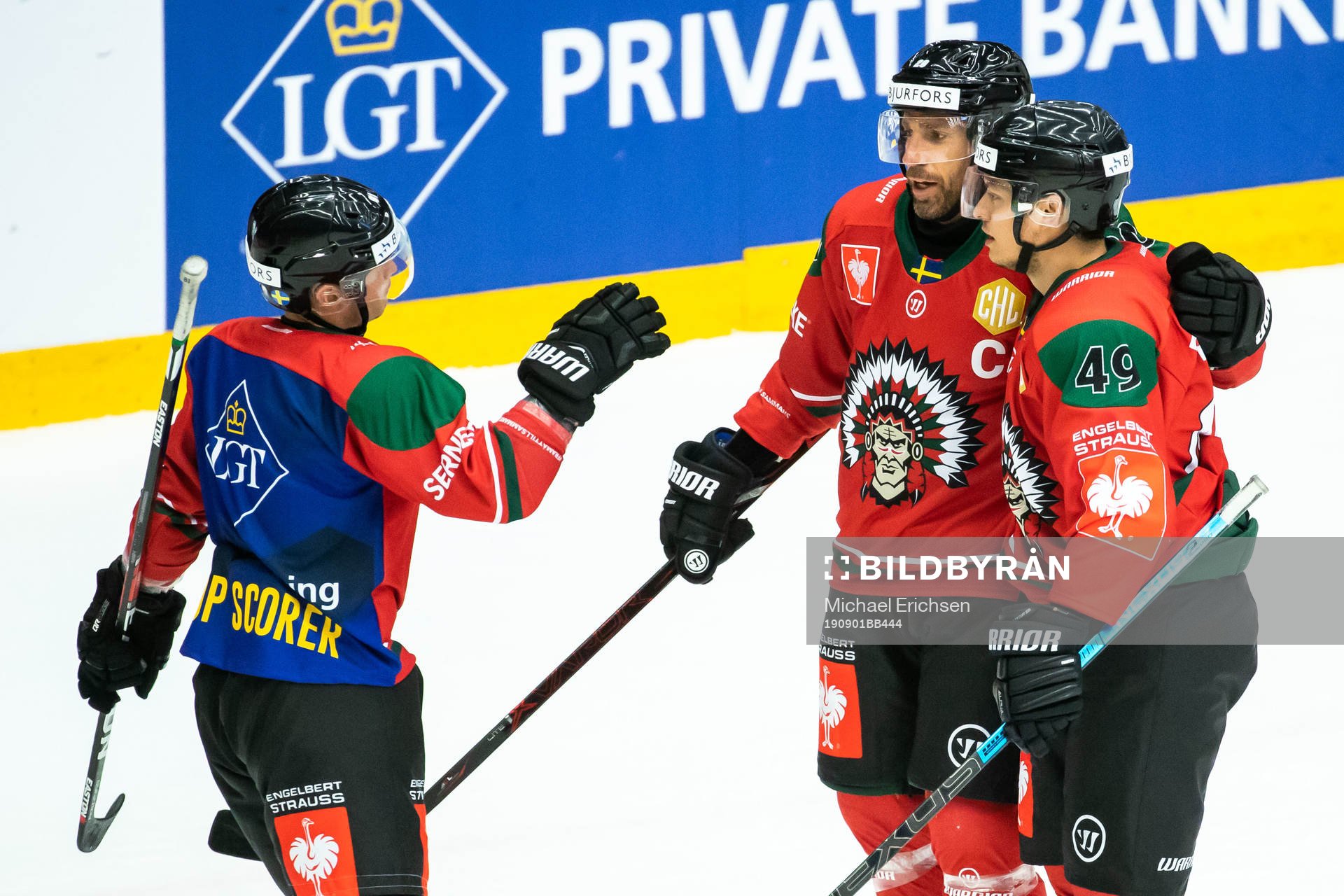 Rhett Rakshani of Frölunda celebrate with teammates