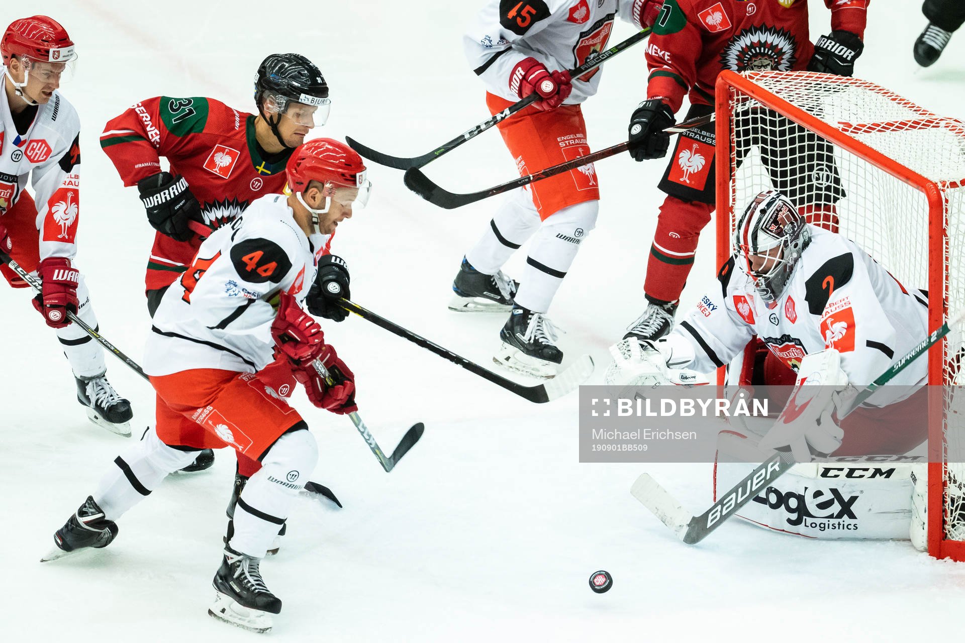 Samuel Fagemo and Nicklas Lasu of Frölunda against