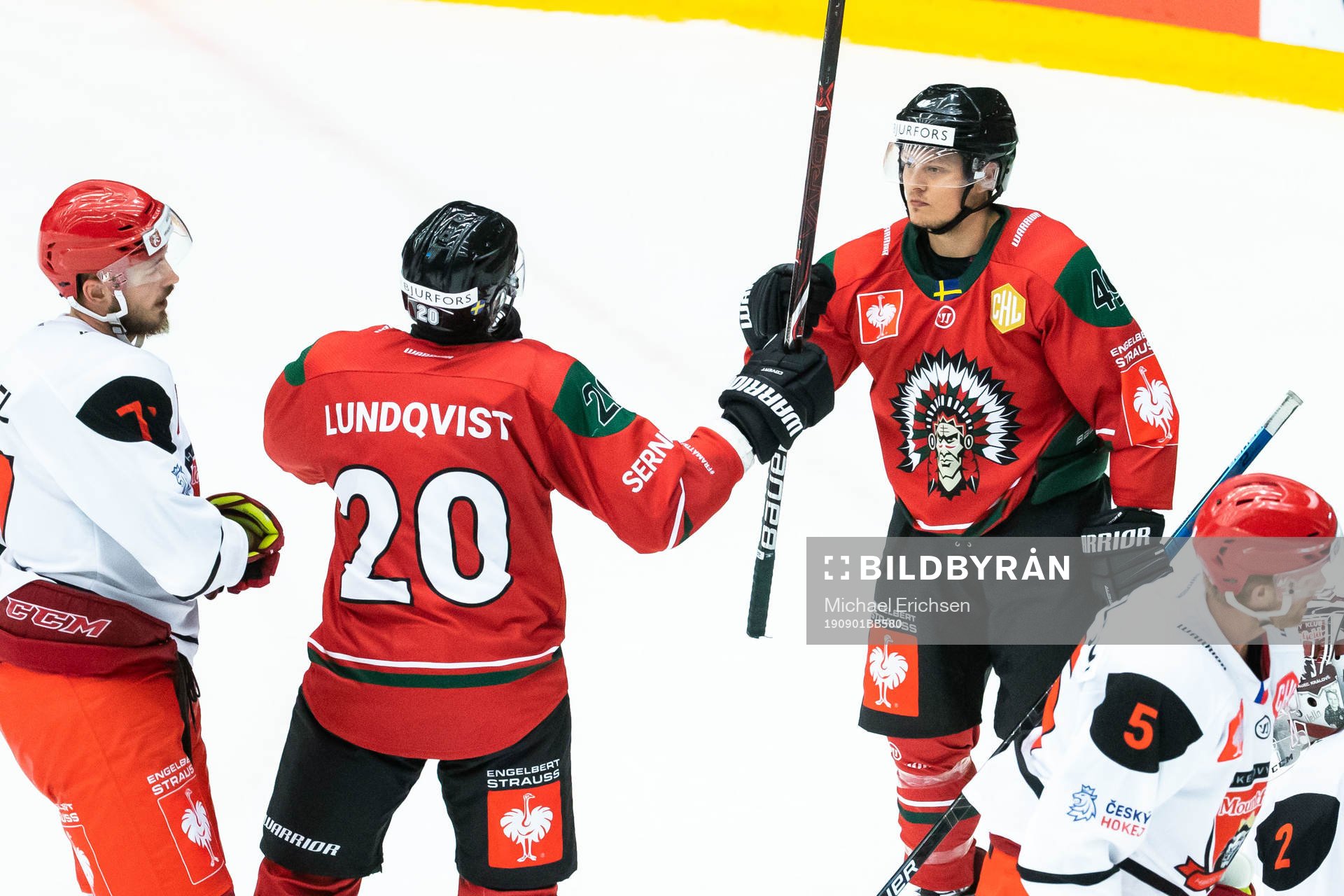 Joel Lundqvist celebrate with Rhett Rakshani of Frölunda
