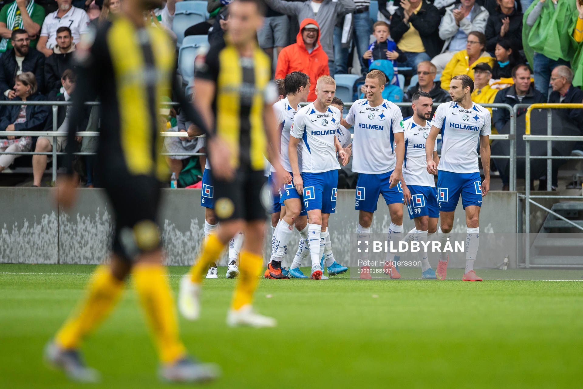 IFK Norrköpings Filip Dagerstål jublar med lagkamrater