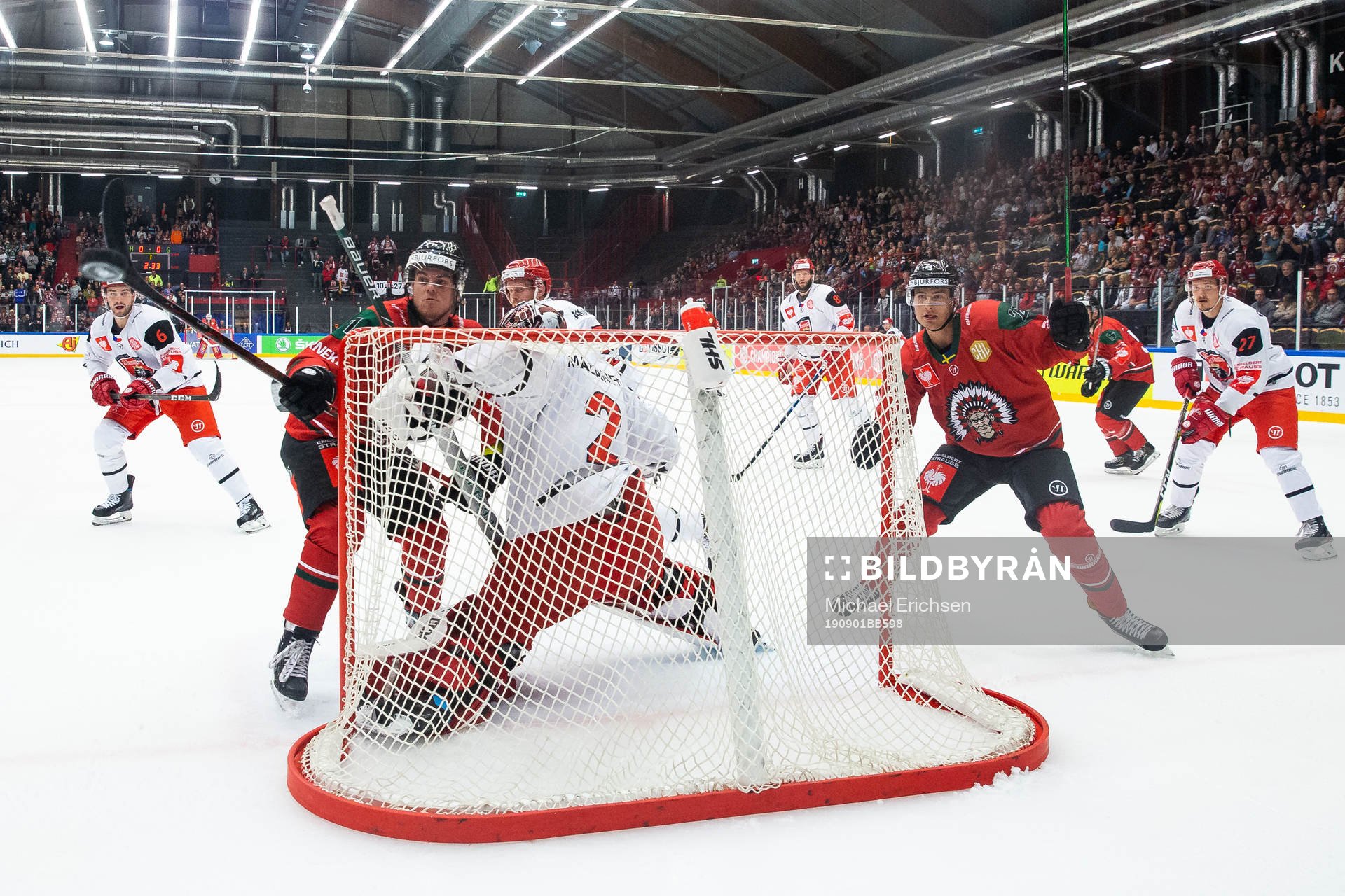 Samuel Fagemo and Johan Sundström of Frölunda in front of