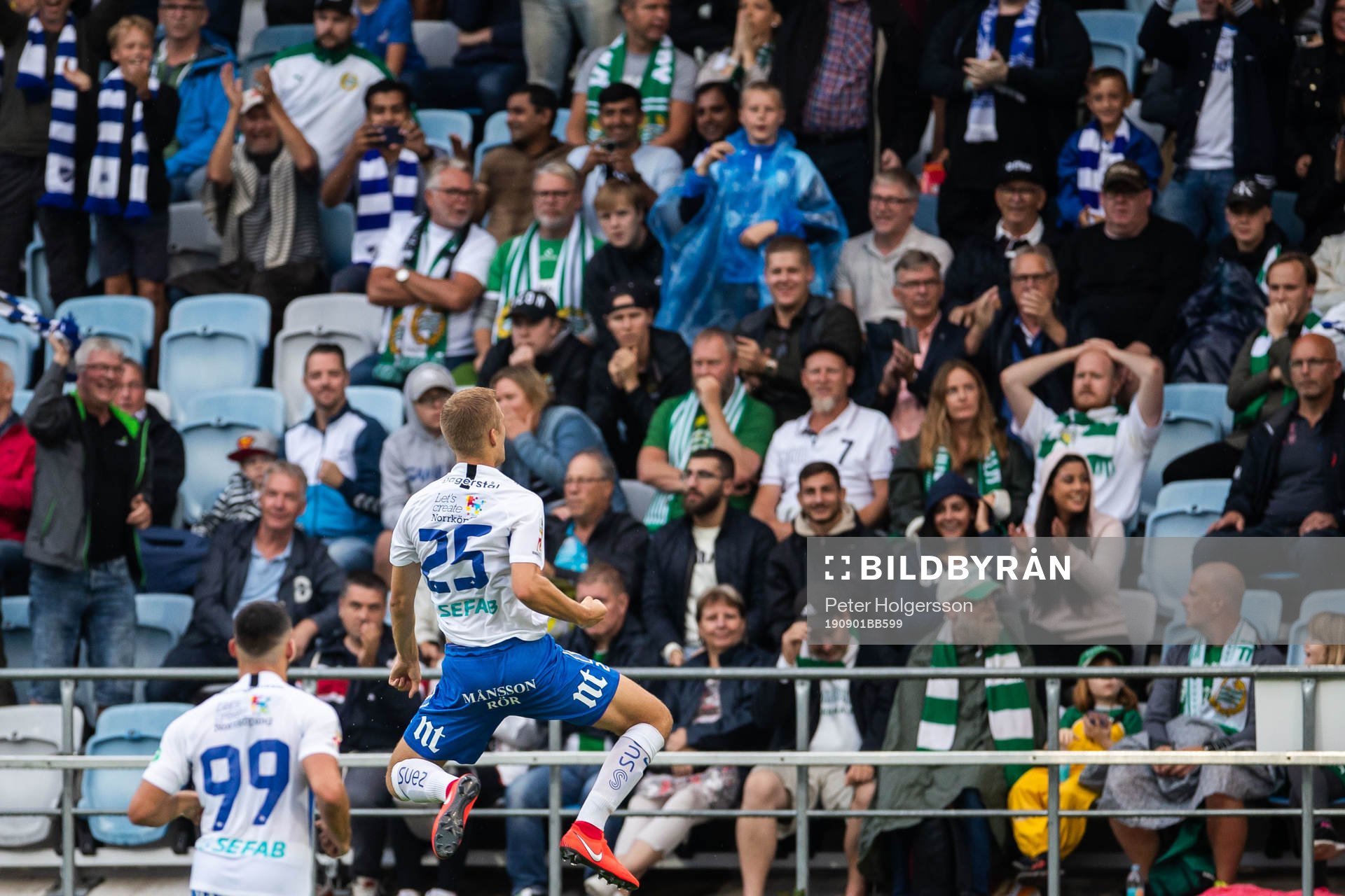 IFK Norrköpings Filip Dagerstål jublar mot publiken