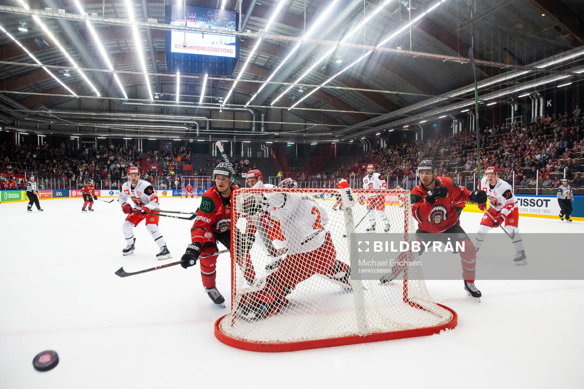 Samuel Fagemo and Johan Sundström of Frölunda in front of