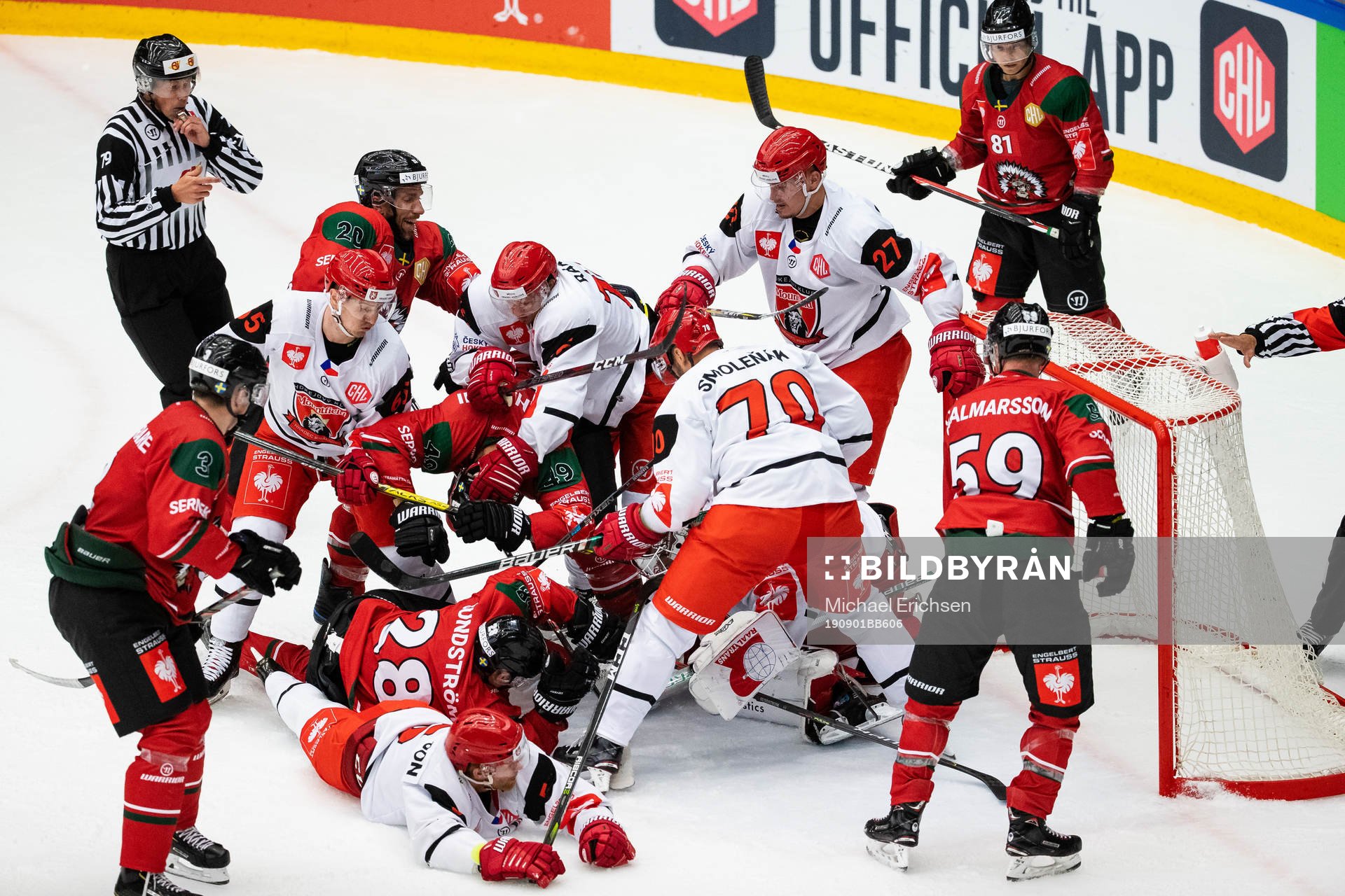 Players of Frölunda and of Mountfield battles for the puck