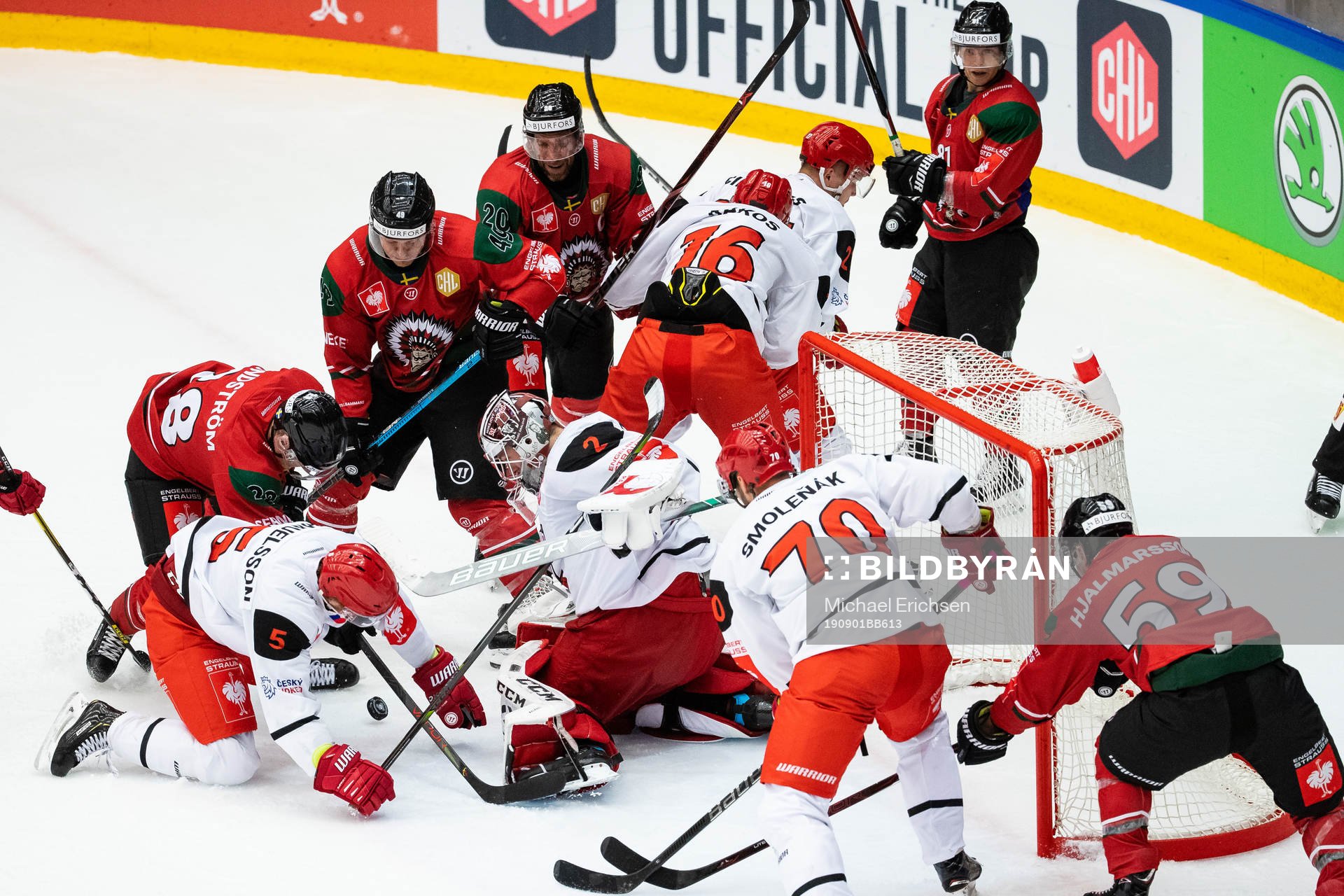 Players of Frölunda and of Mountfield battles for the puck