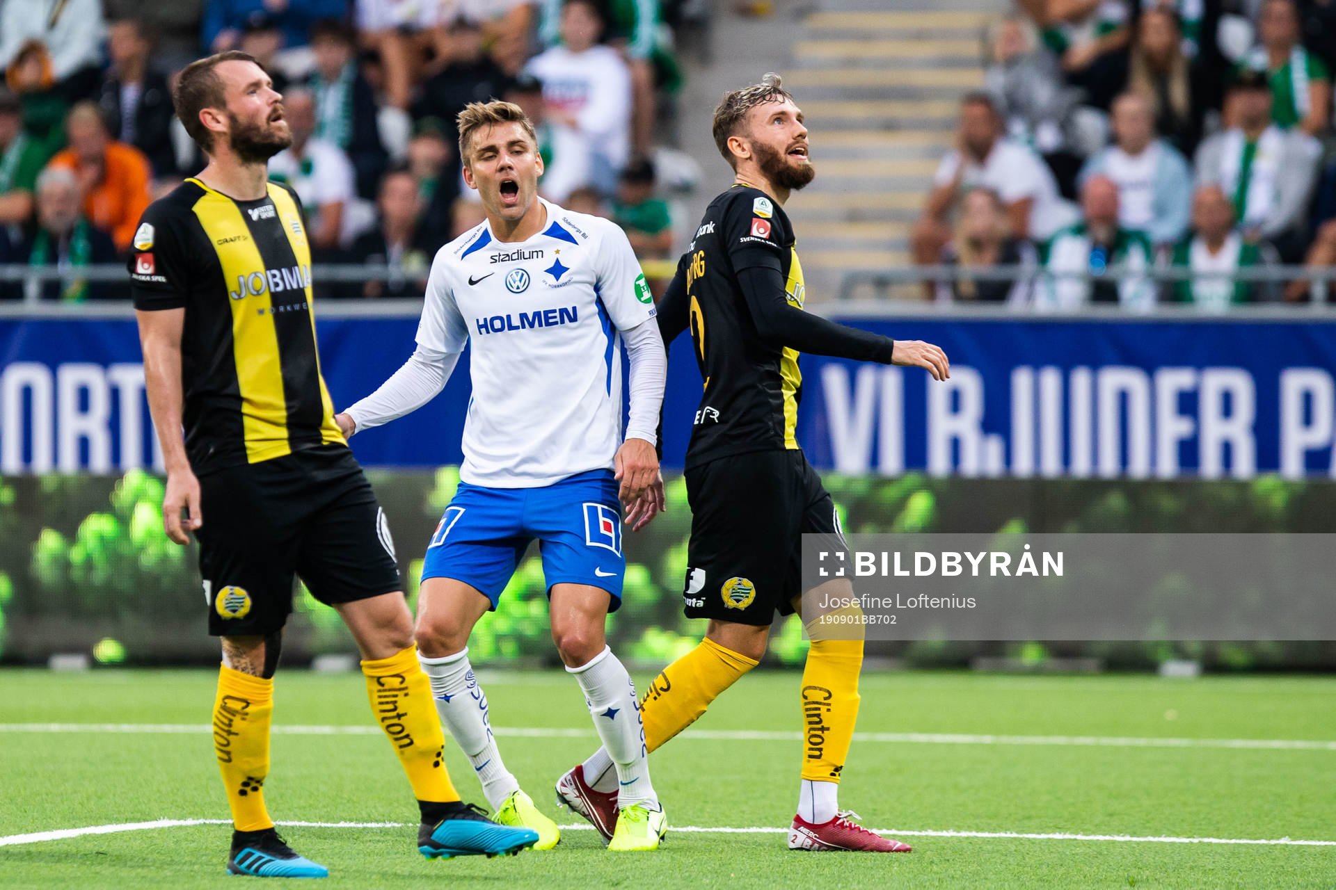 IFK Norrköpings Christoffer Nyman tar sig för foten och
