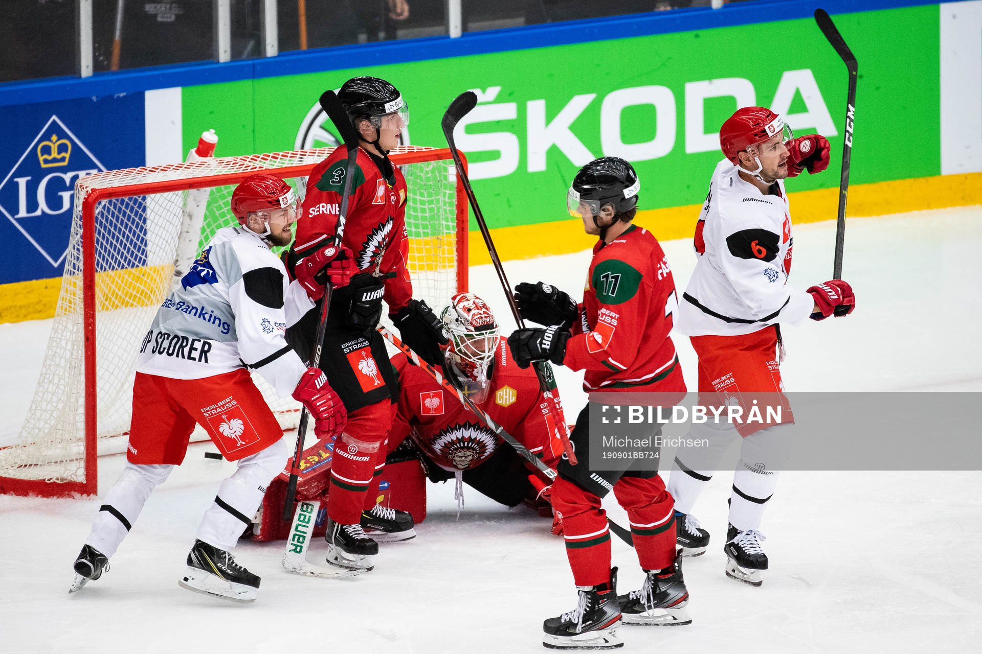 Lukas Cingel celebrates scoring 1-3