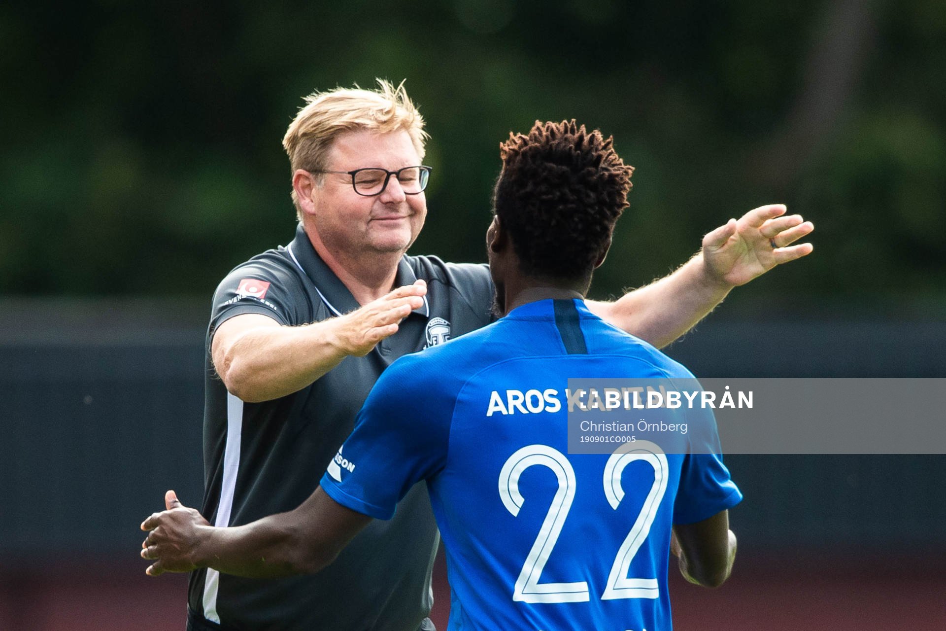 Trelleborgs Abdul Fatawu Safiu jublar med manager Peter